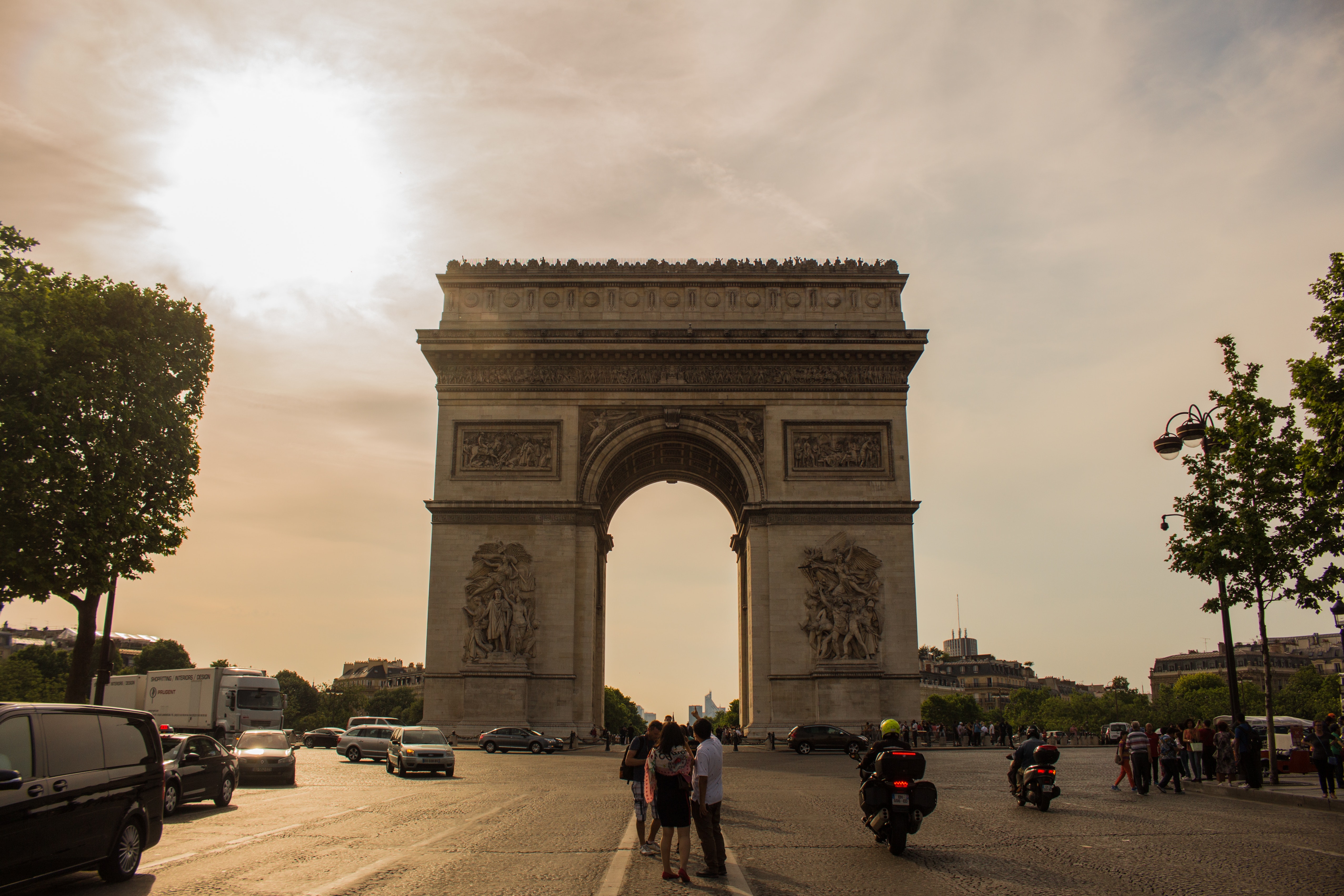 Arc de triomphe in paris, france photo