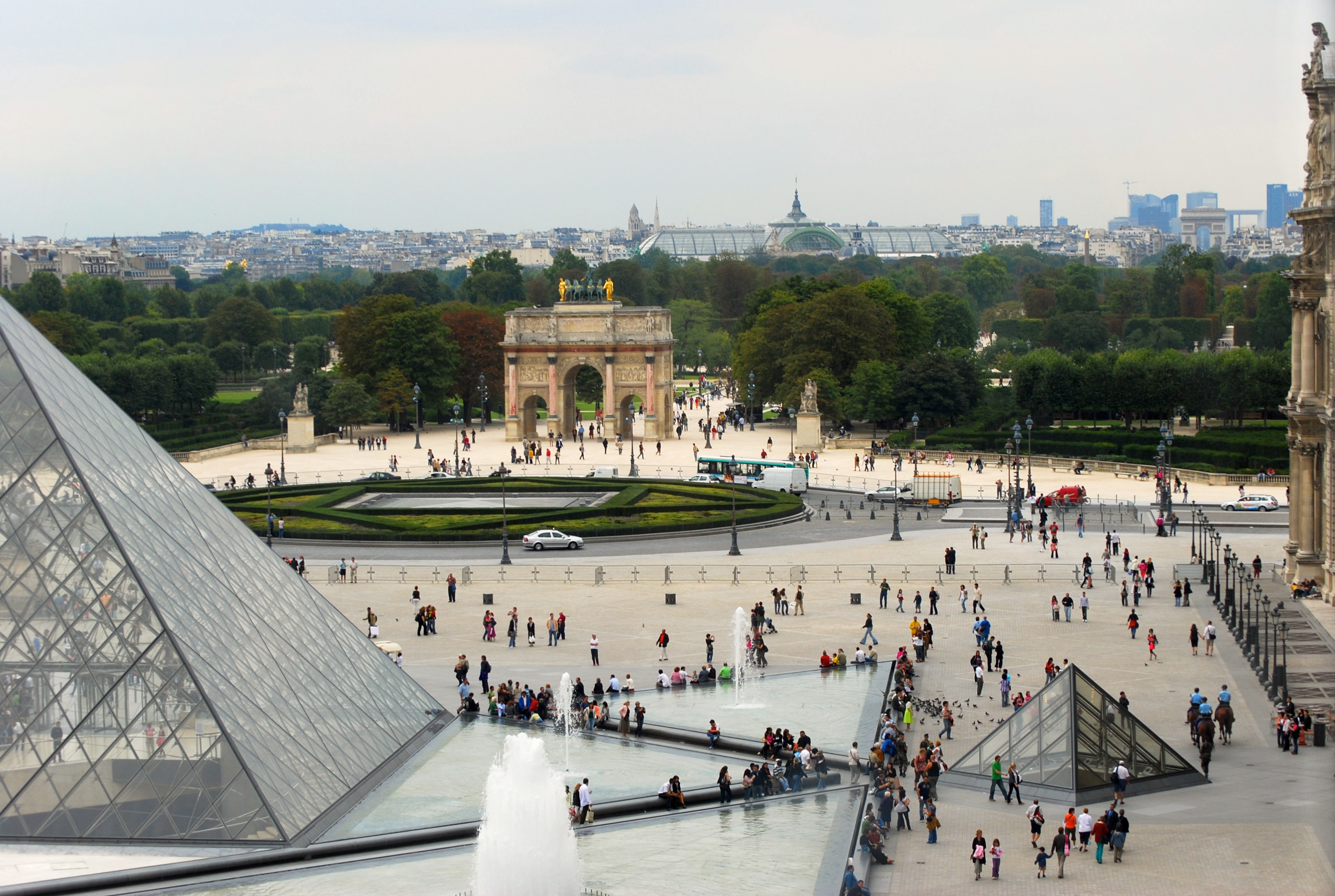 File:Arc de Triomphe du Carrousel, Louvre, Paris 2007.jpg ...