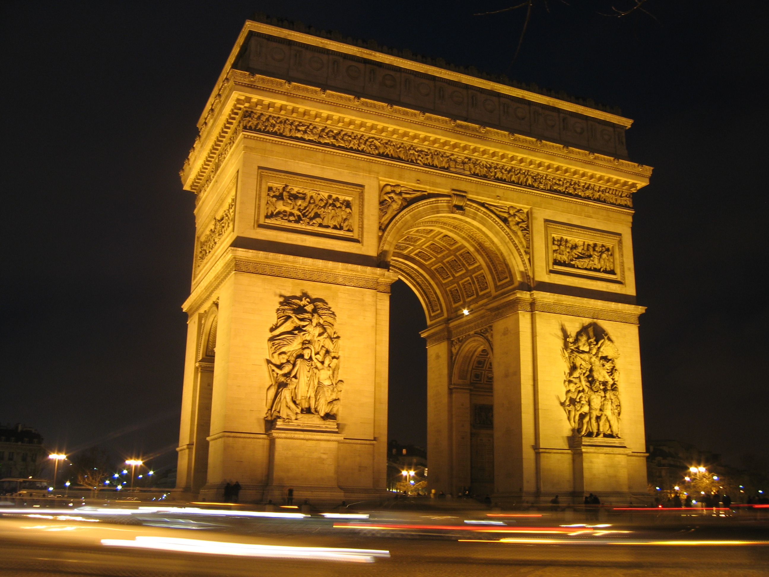 Arc de Triomphe | HotelRoomSearch.Net