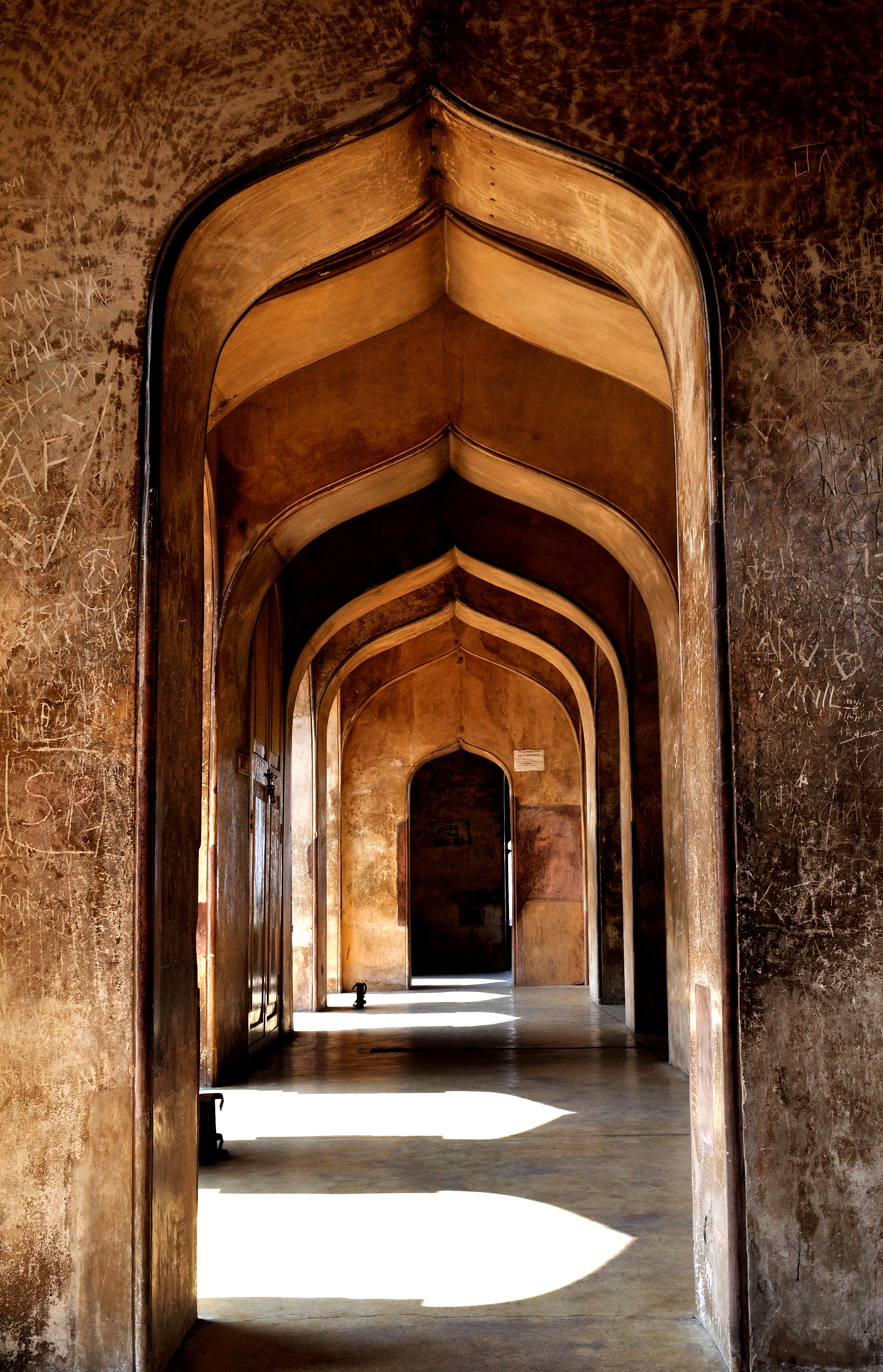 File:Arched Corridor on the Top Floor of Charminar (Hyderabad).jpg ...