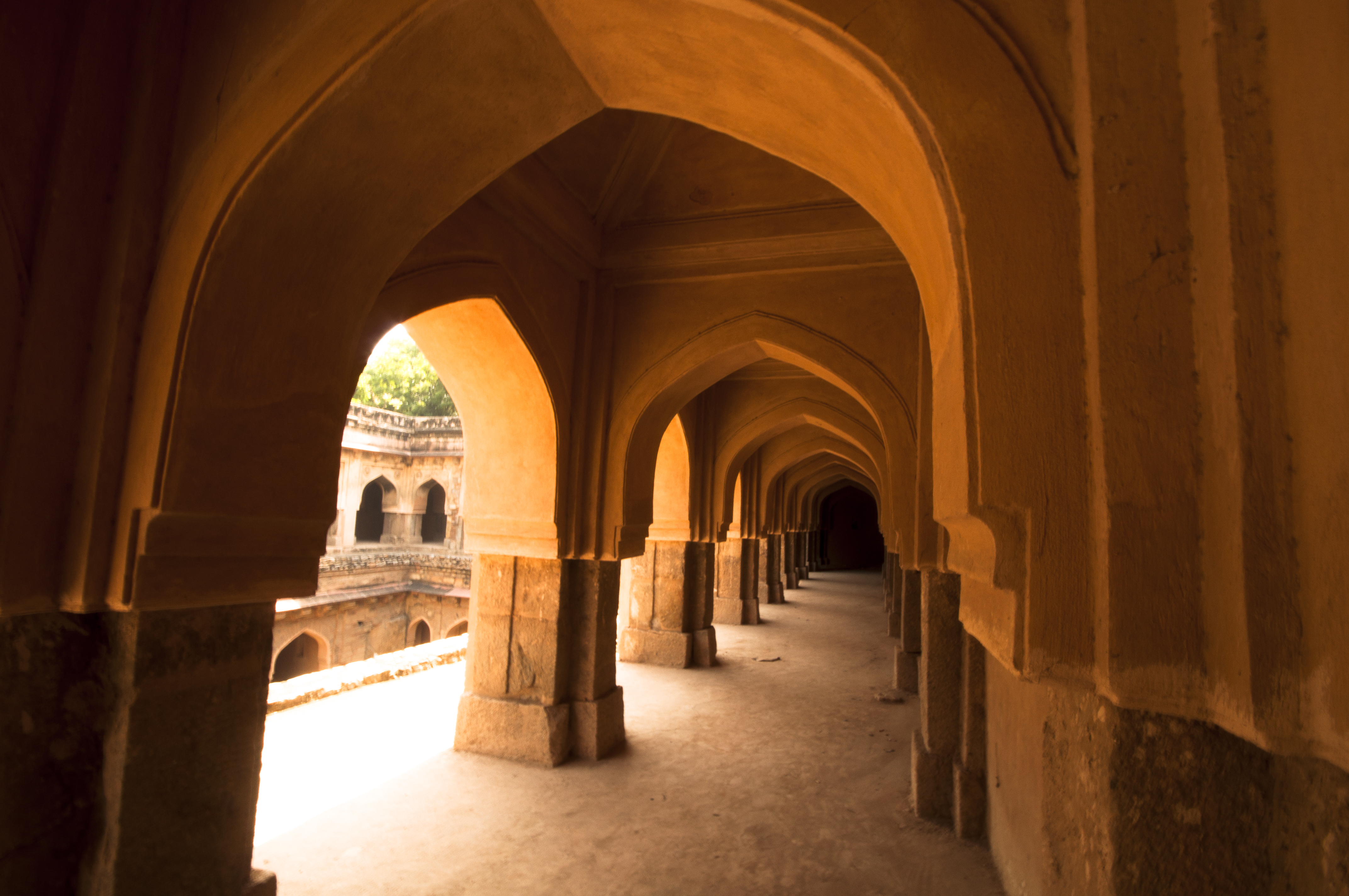 File:Rajon ki Baoli, arched corridor, Archaeological Park Mehrauli ...
