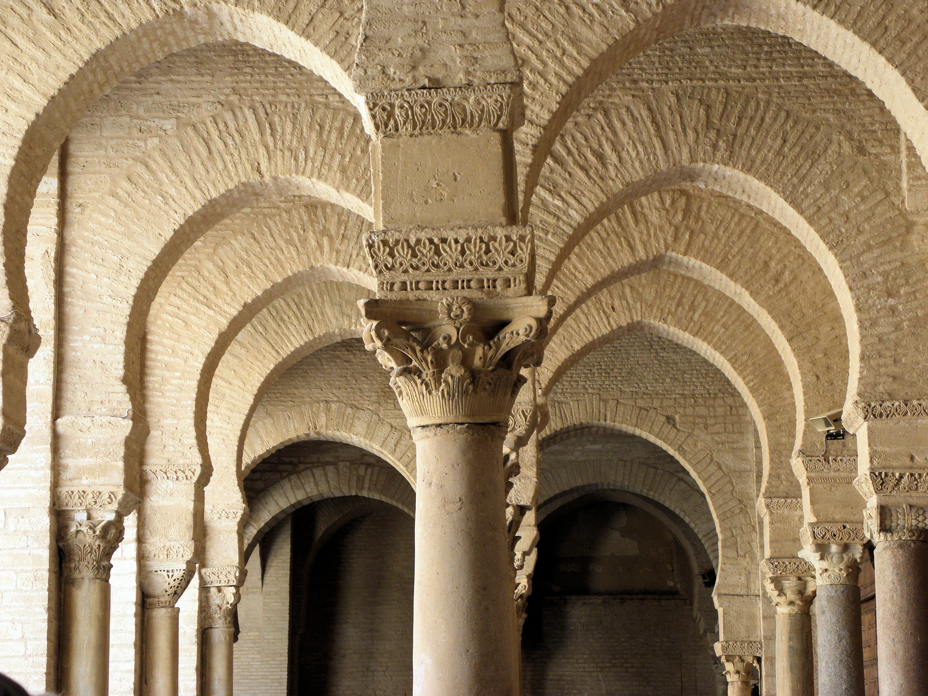 File:Arches and columns, Great Mosque of Kairouan.jpg - Wikimedia ...