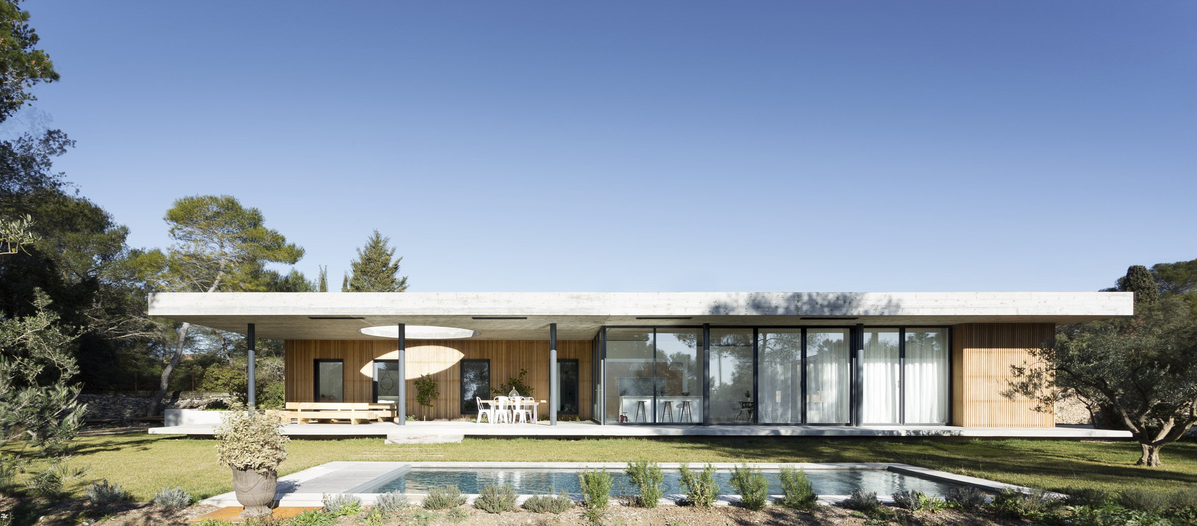 Architecture: Amazing House Architecture With Concrete Ceiling Design