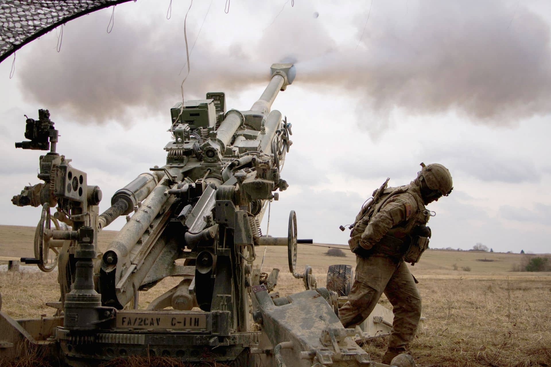 US Army Artillery gun crews mass fire with NATO AlliesDefenceTalk ...