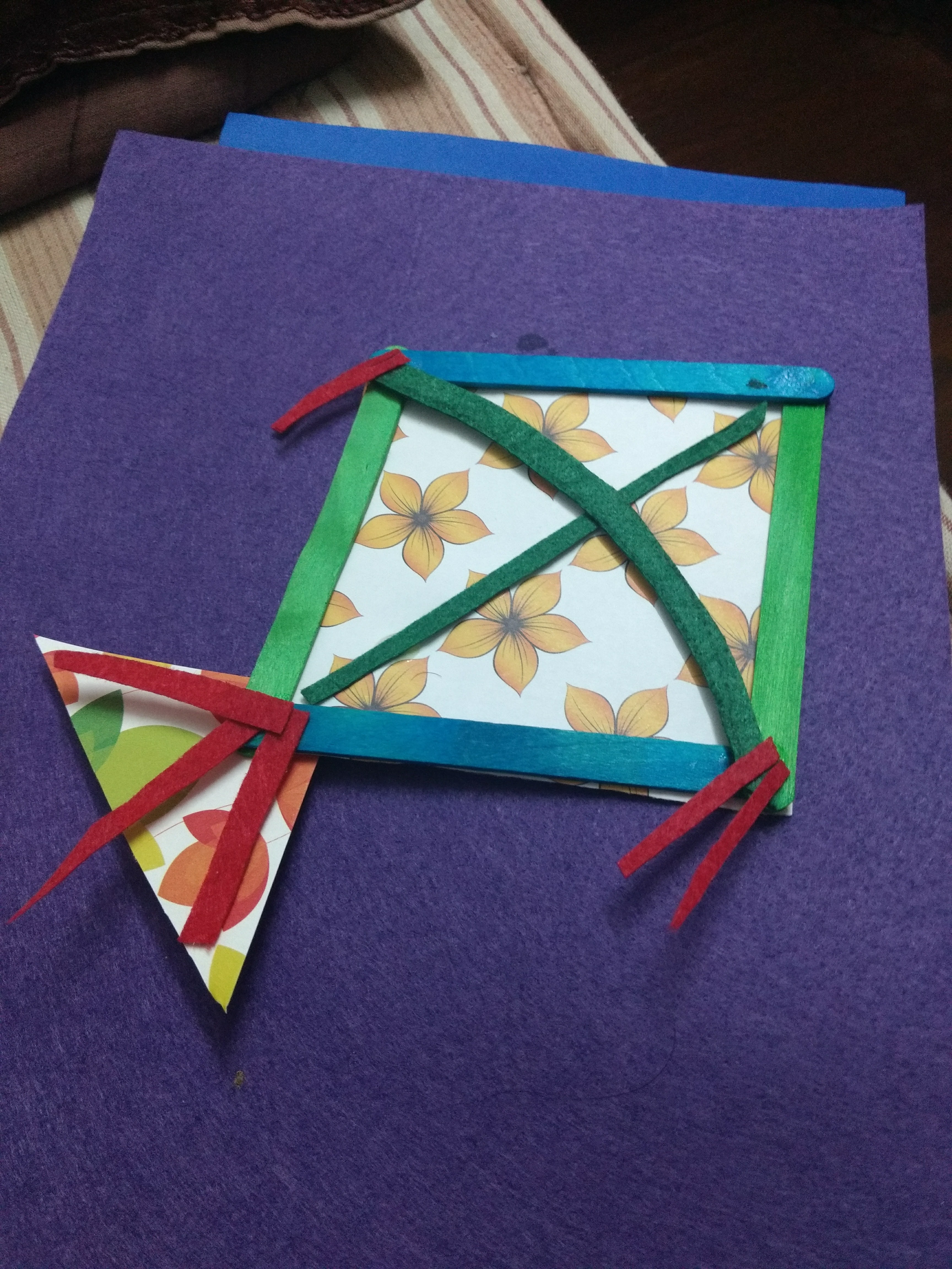 How to make a quick easy paper kite for kids