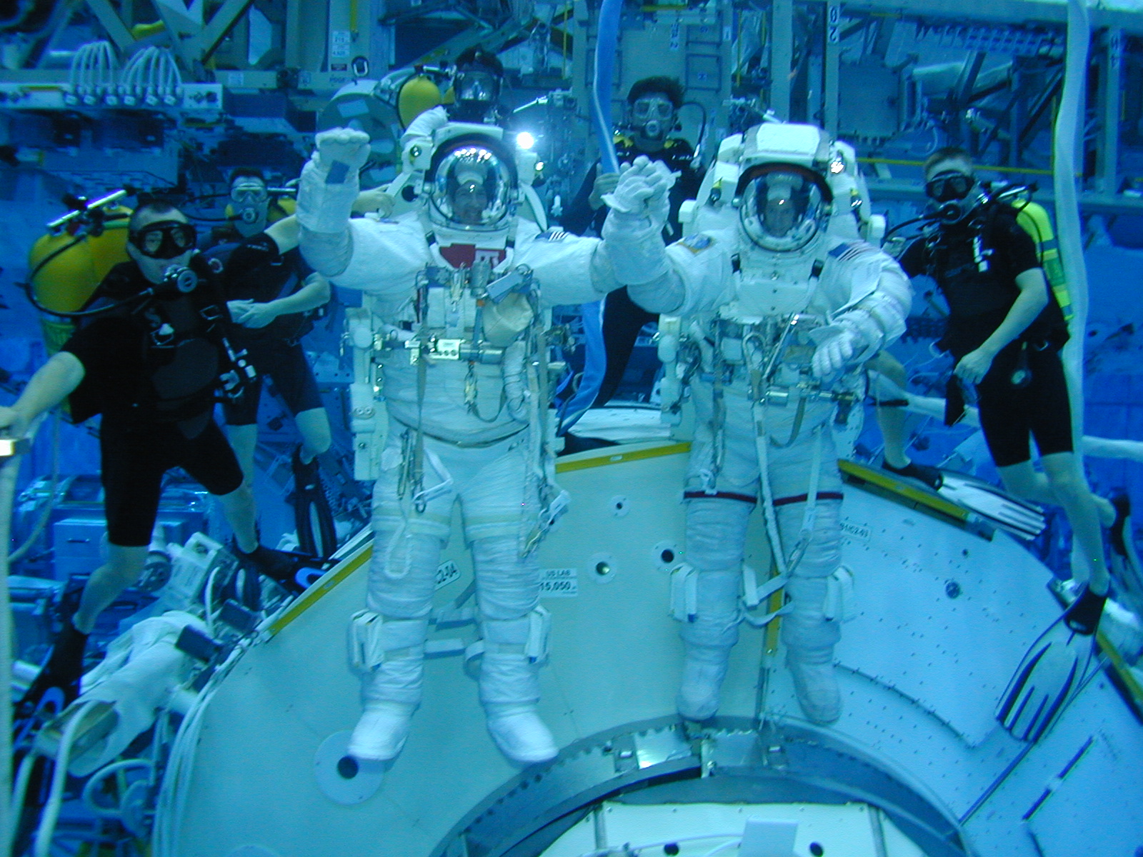 Space in Images - 2006 - 01 - ESA astronaut André Kuipers and Frank ...