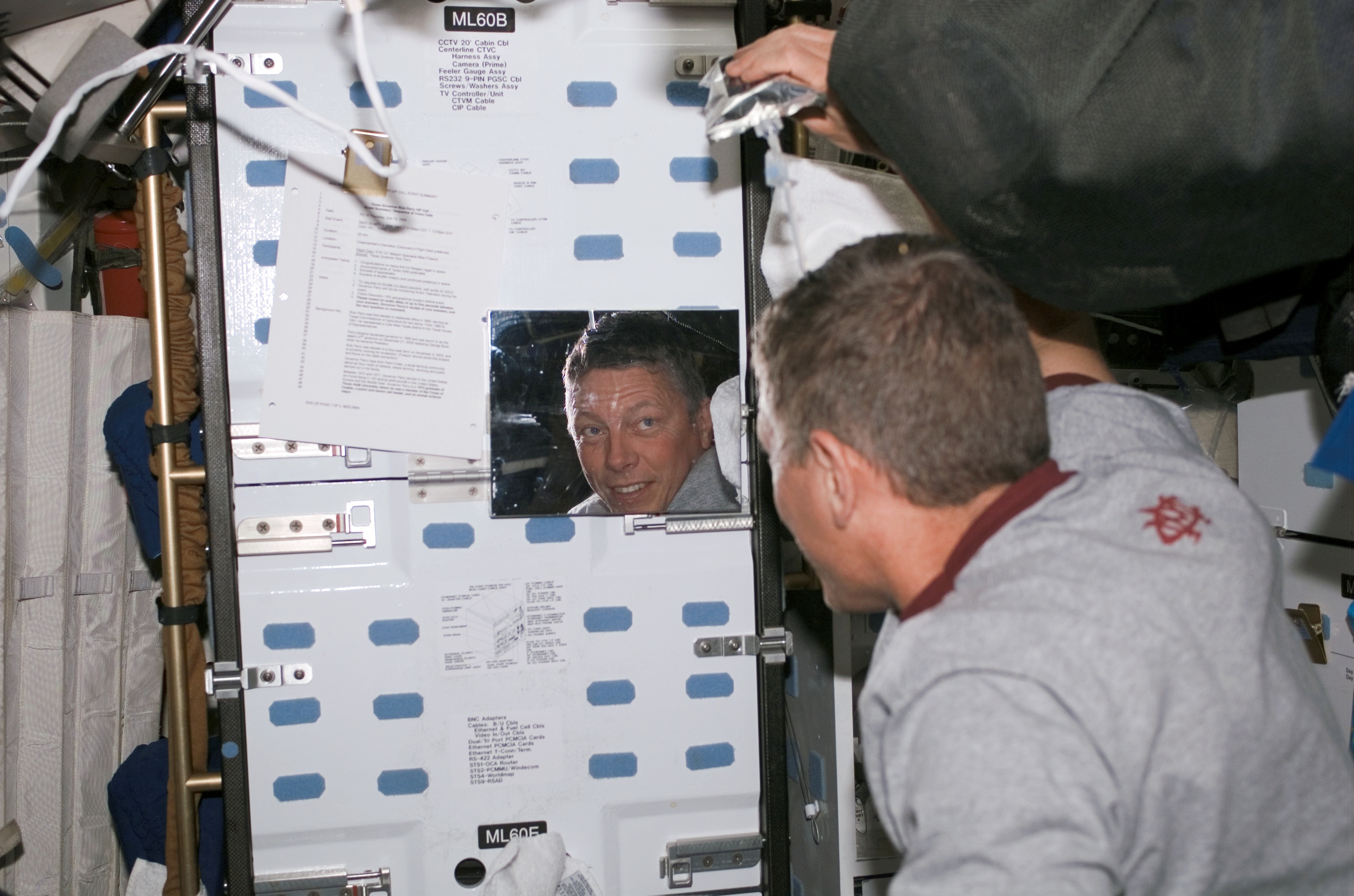File:Washing your hair in space.jpg - Wikimedia Commons