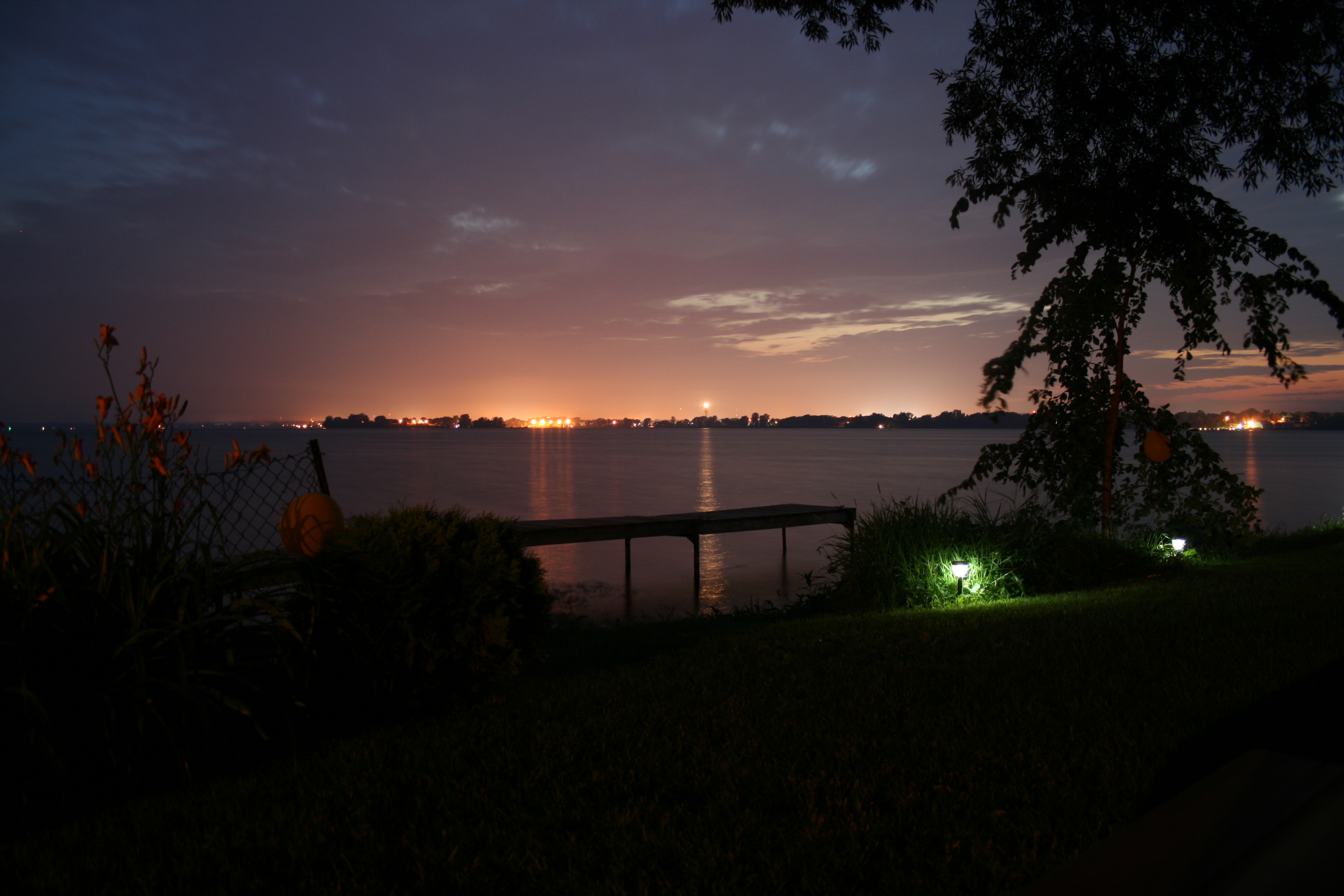 File:Bay of Quinte at Night.JPG - Wikimedia Commons