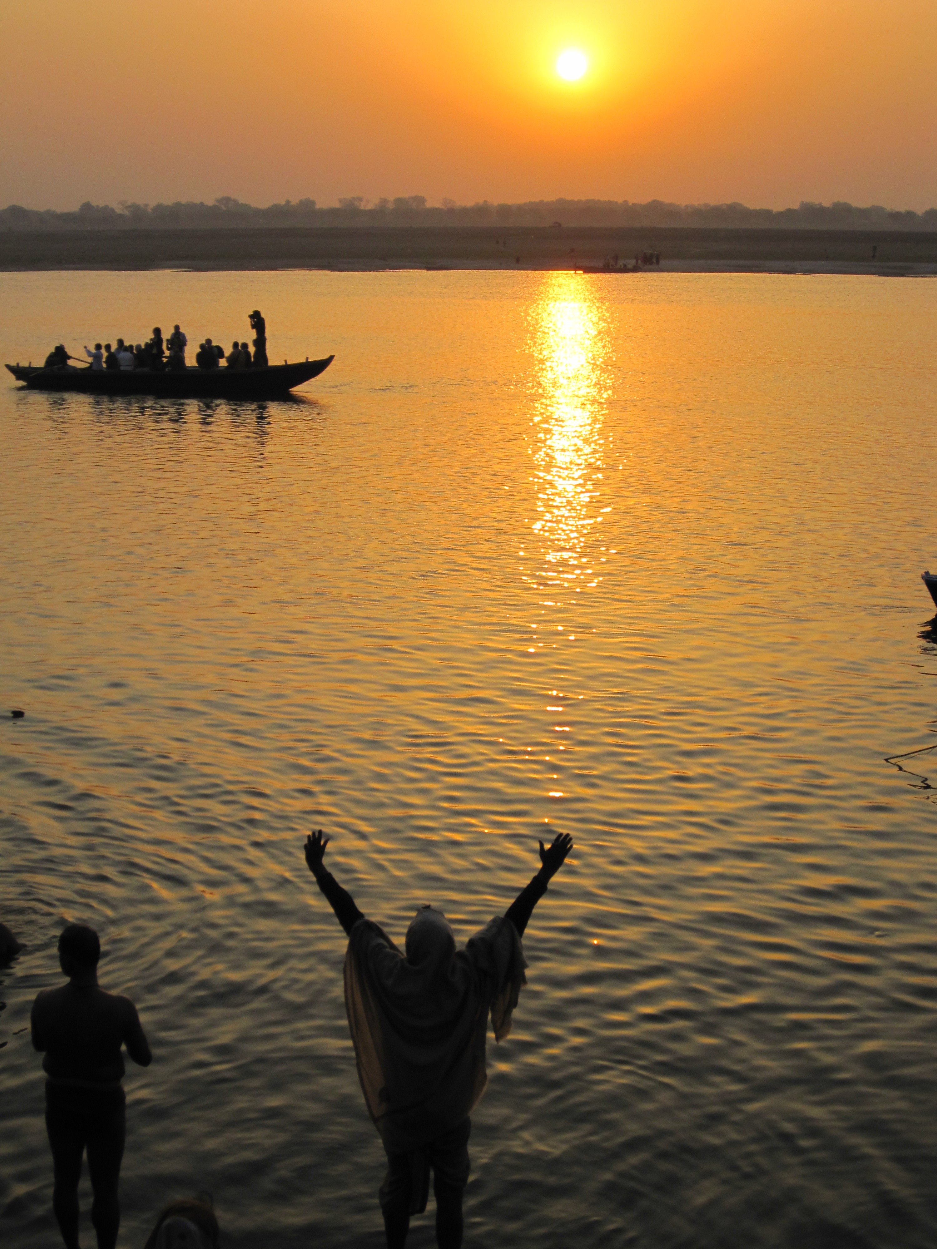 File:Salutations to the Ganges at sunrise, Varanasi.jpg - Wikimedia ...