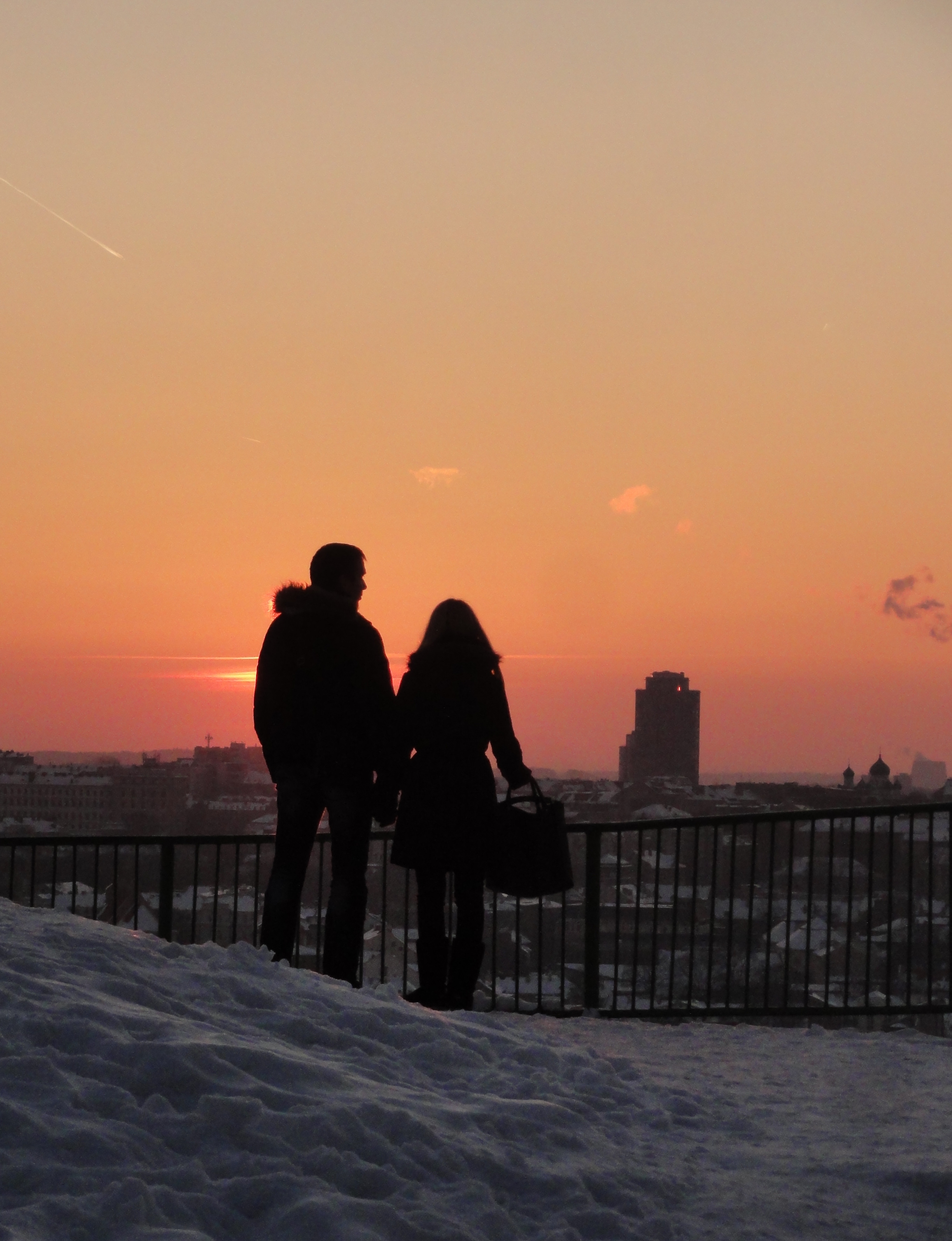 File:Couple at sunset in Vilnius (8178264458).jpg - Wikimedia Commons