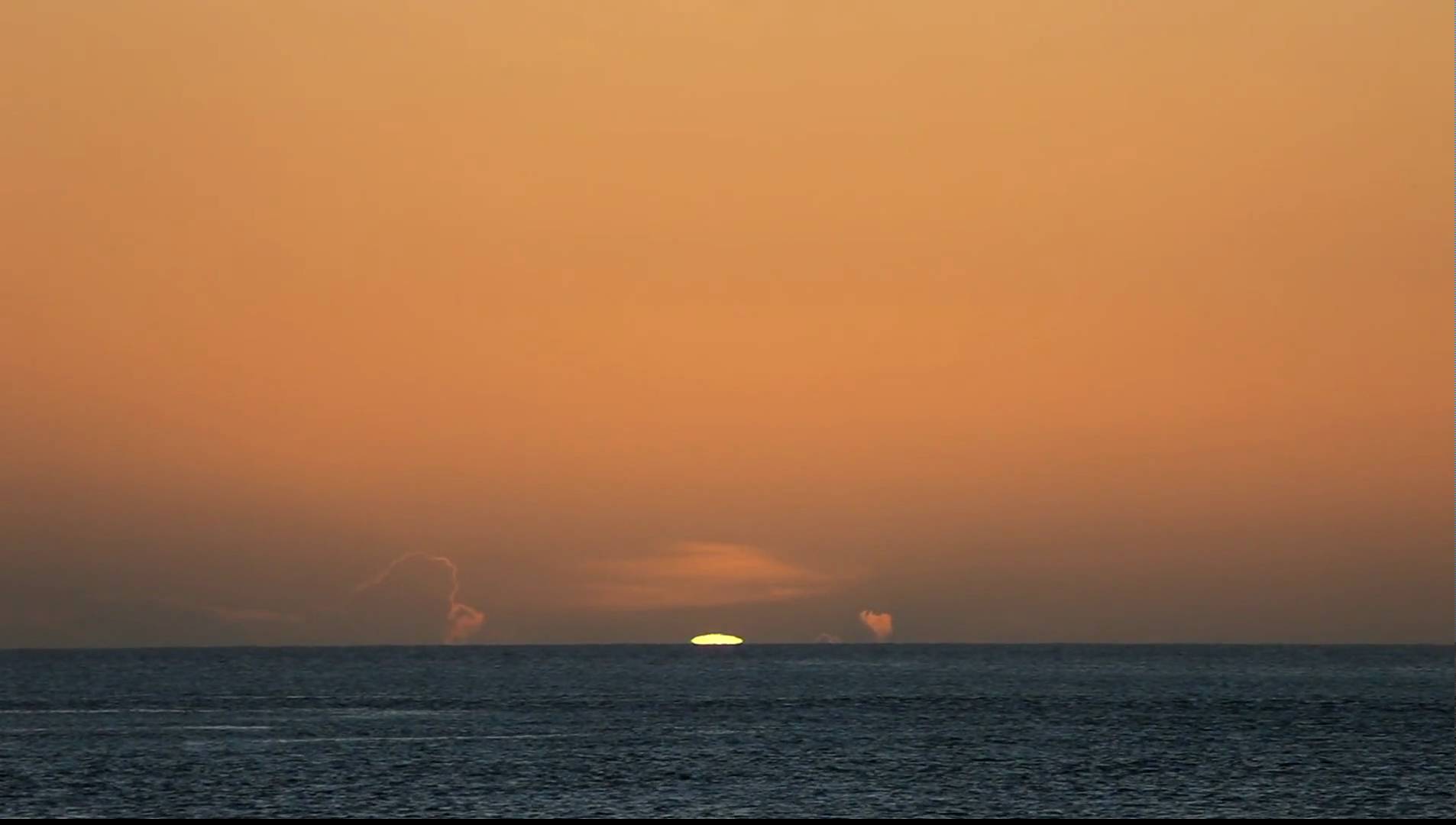 A Green Flash at Sunset. - YouTube
