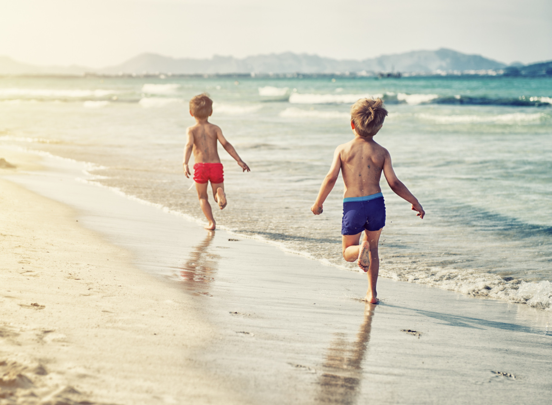 Parents arrested for letting kids play on the beach alone