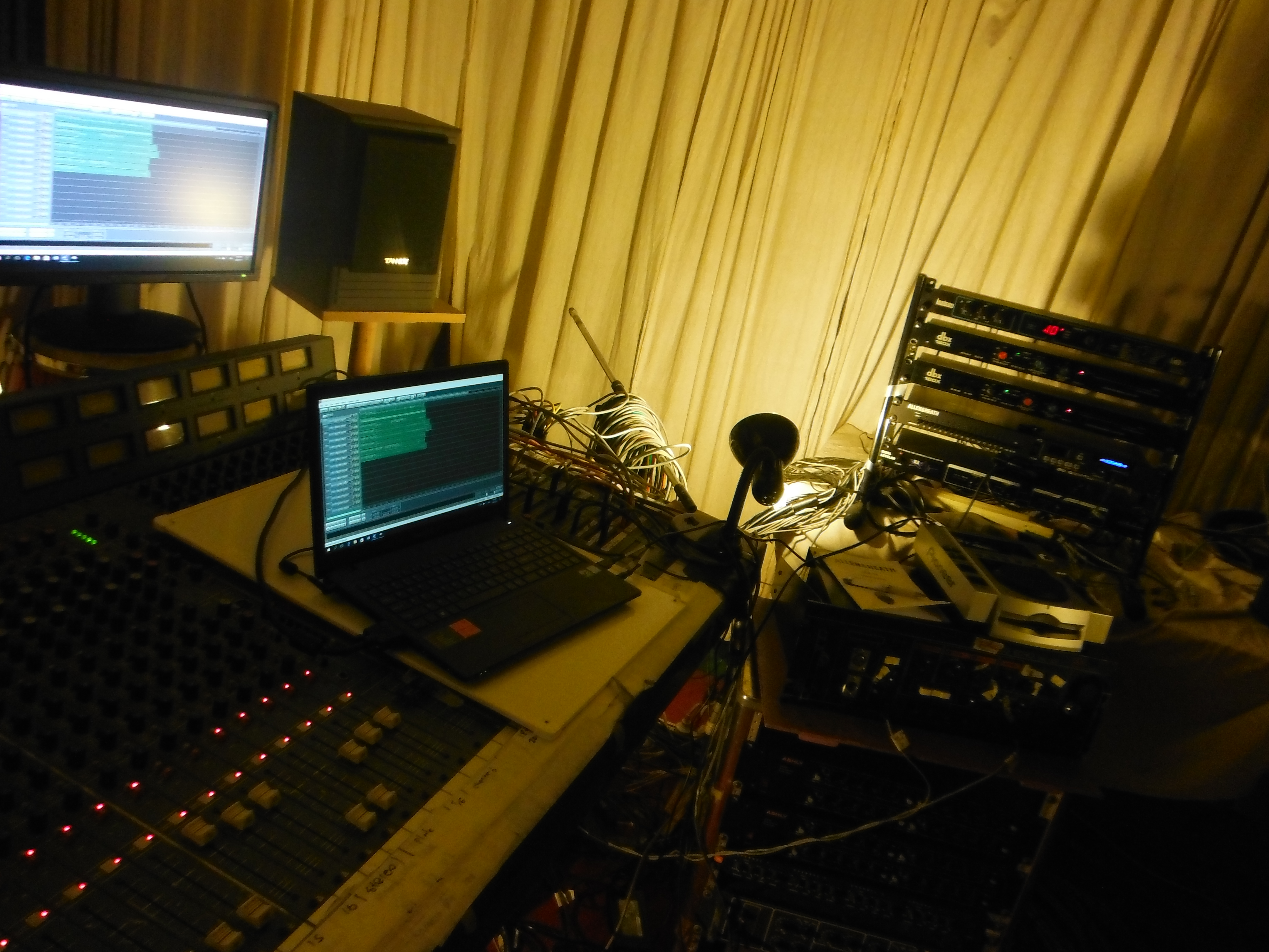 24 Track Analogue and Digital Studio - Earwig Studios