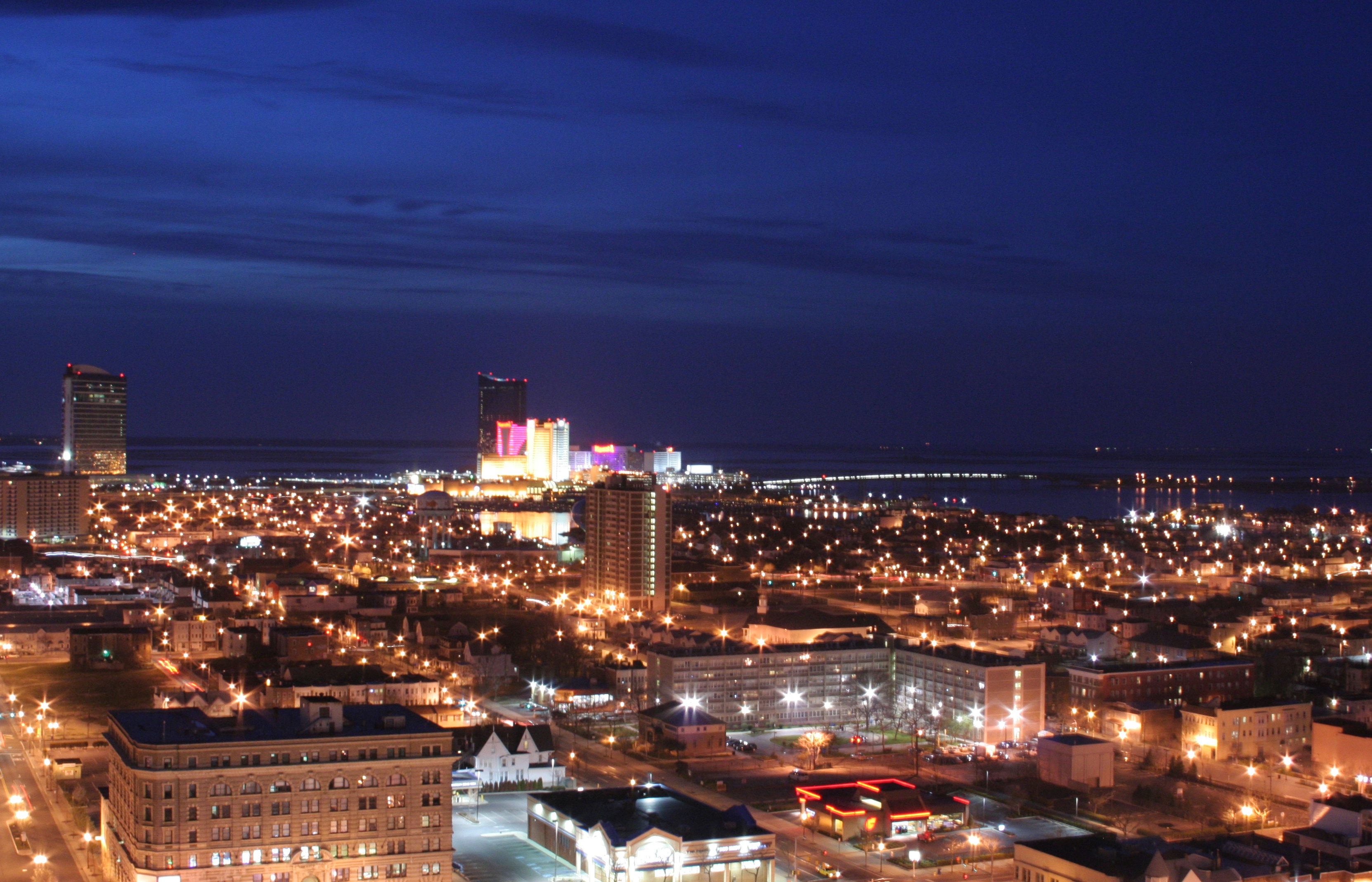 File:Atlantic City NJ night.jpg - Wikimedia Commons
