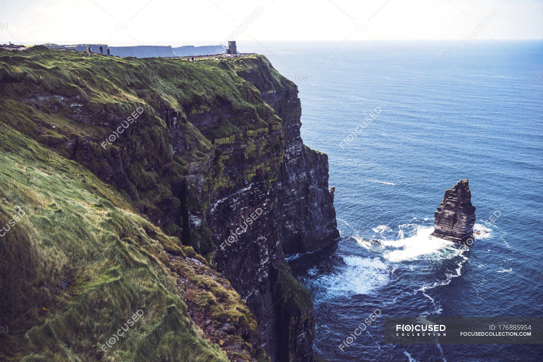 Scenic view of Moher cliffs on Atlantic ocean coastline — Stock ...