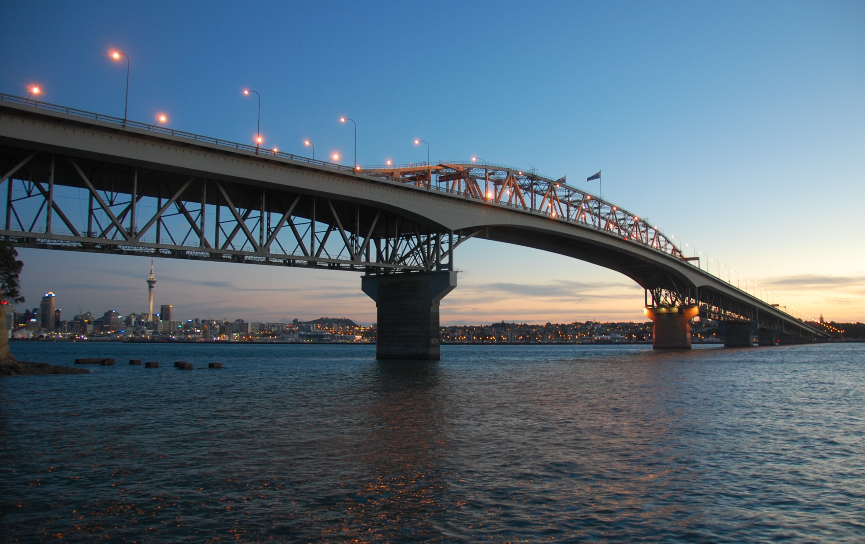 File:Auckland Harbour Bridge Sunset.jpg - Wikimedia Commons