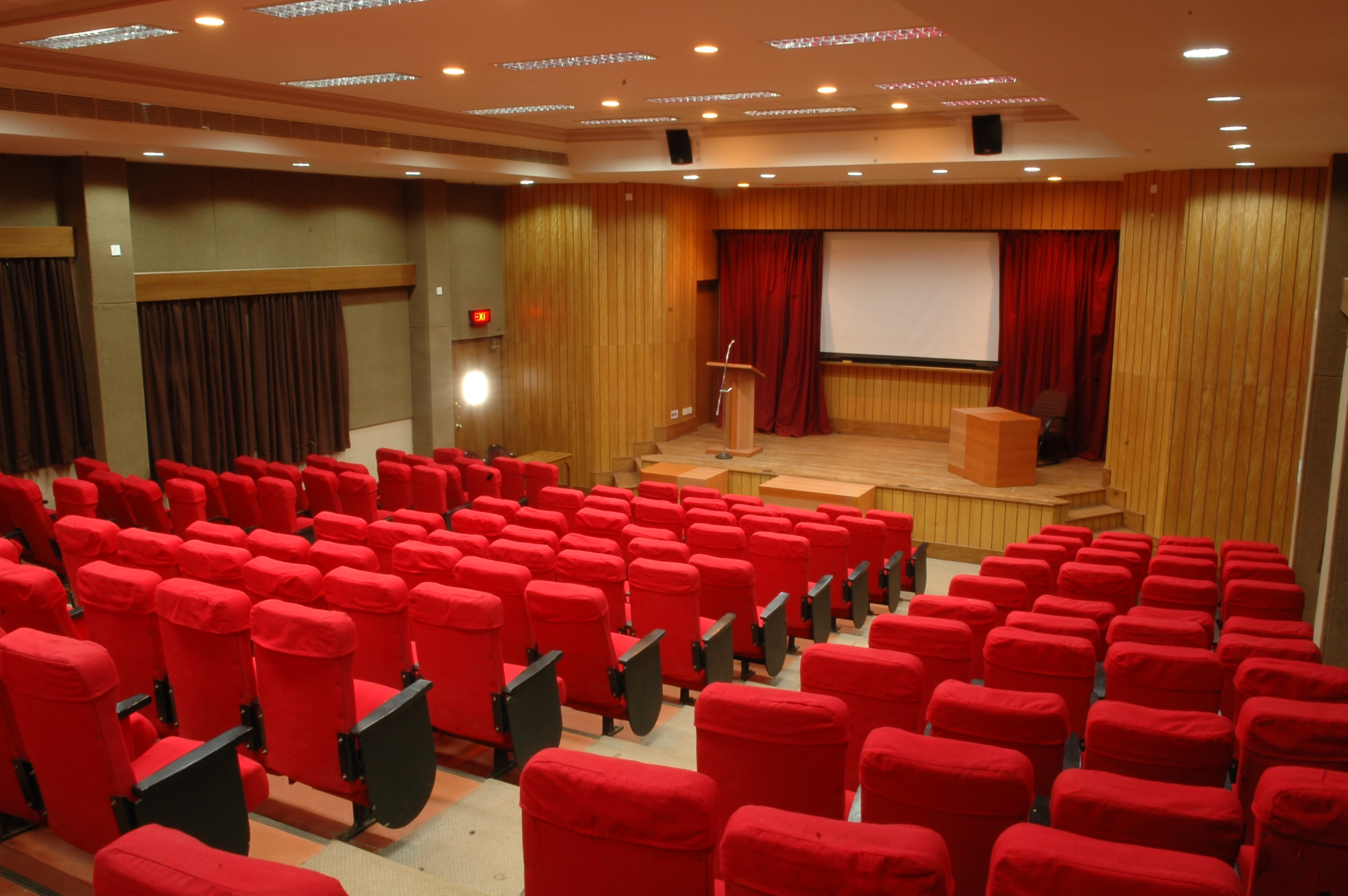 File:Auditorium.jpg - Wikimedia Commons