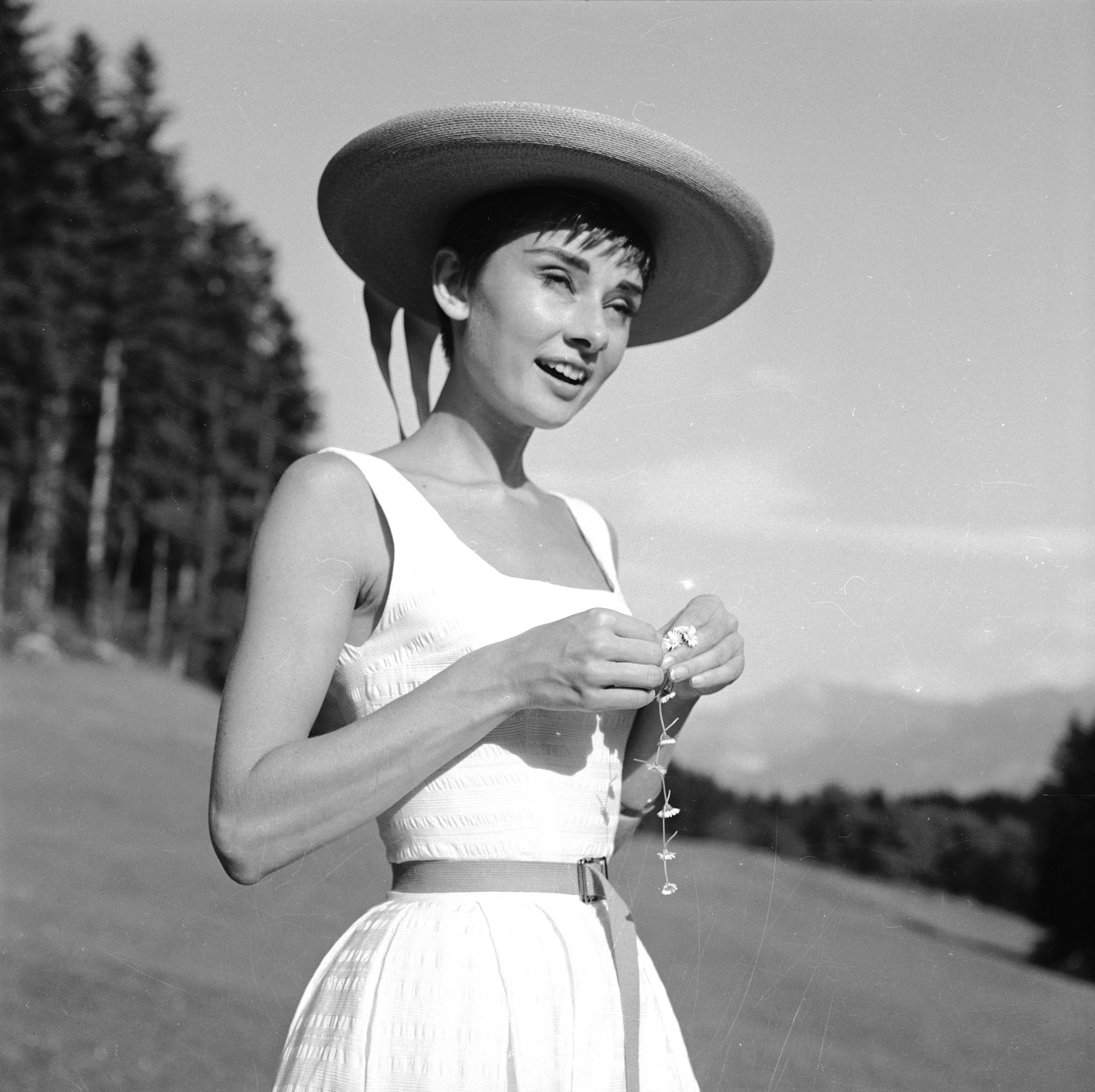 File:Audrey Hepburn auf dem Bürgenstock (11).jpg - Wikimedia Commons