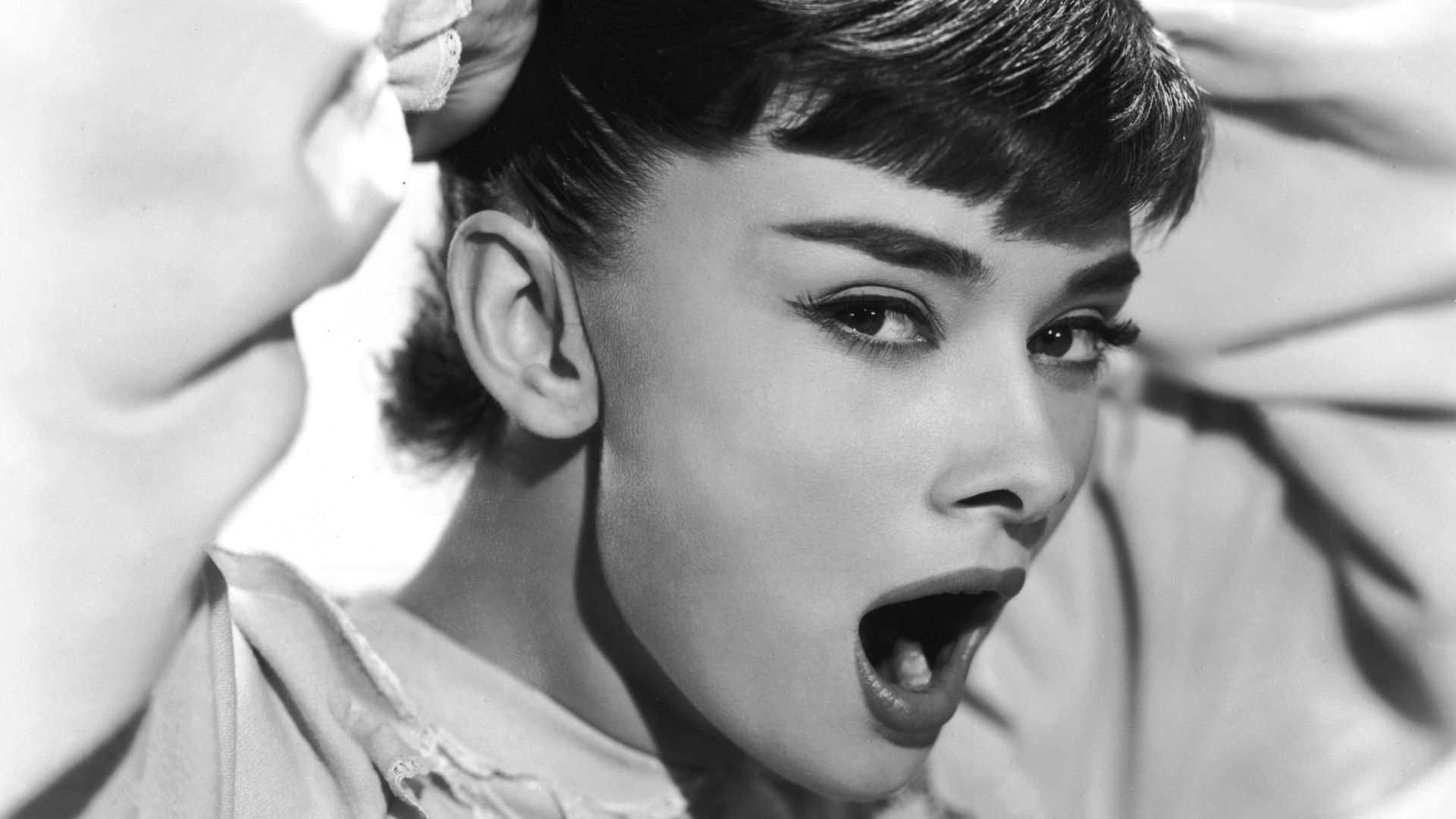 Audrey Hepburn Wallpaper - BDFjade