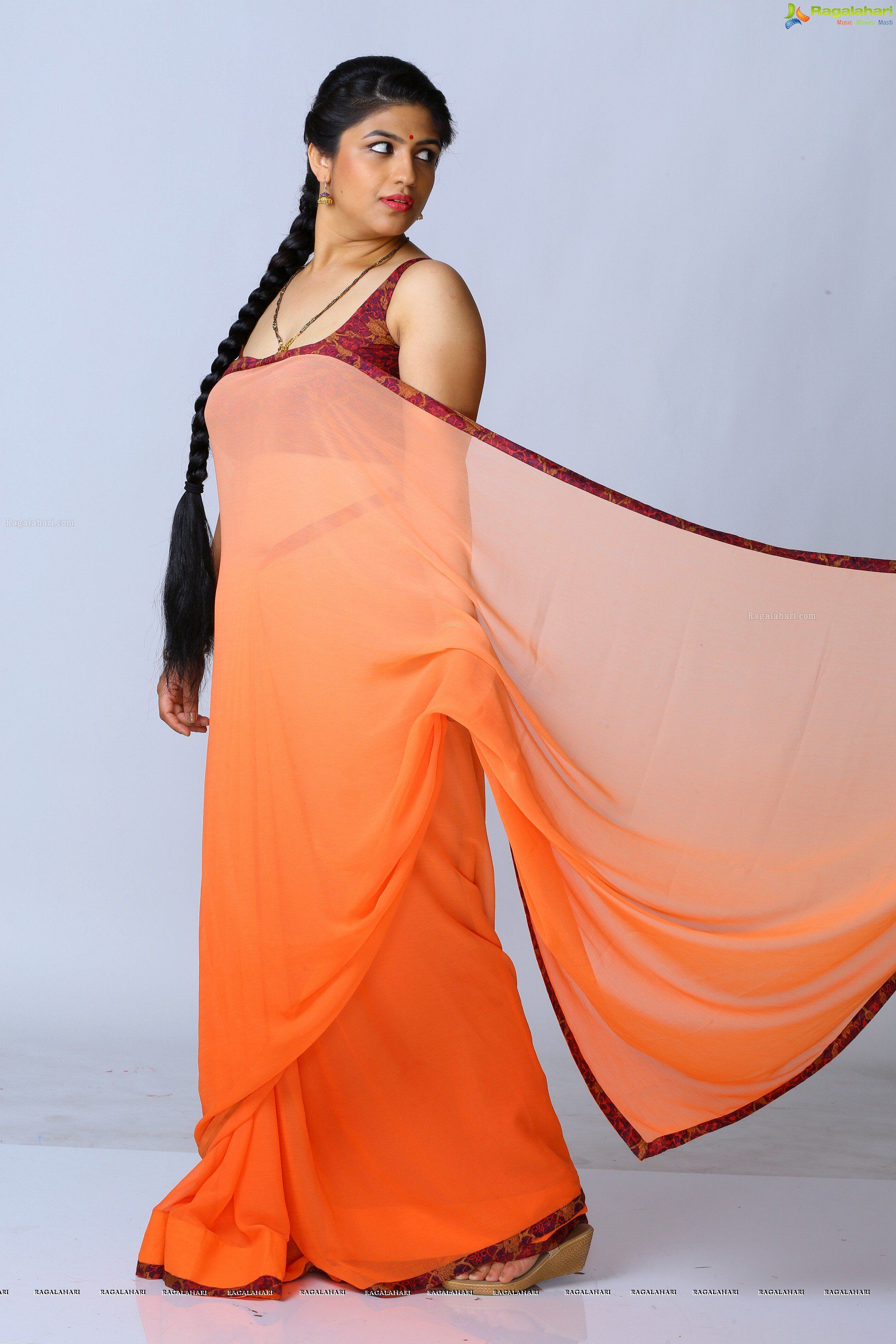 Hot Aunty Actress HD Navel Show Pics In Saree Photos 