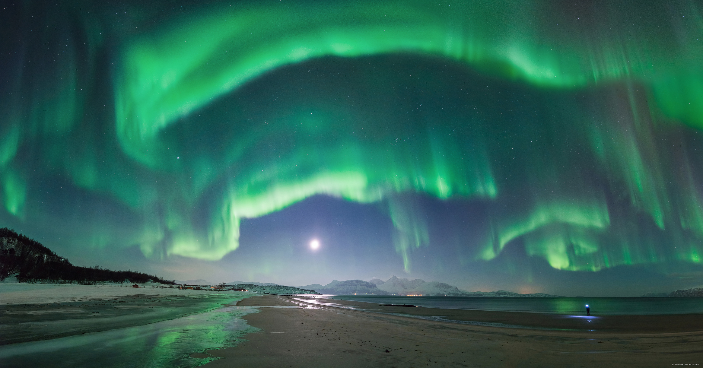 APOD: 2015 May 4 - An Unexpected Aurora over Norway
