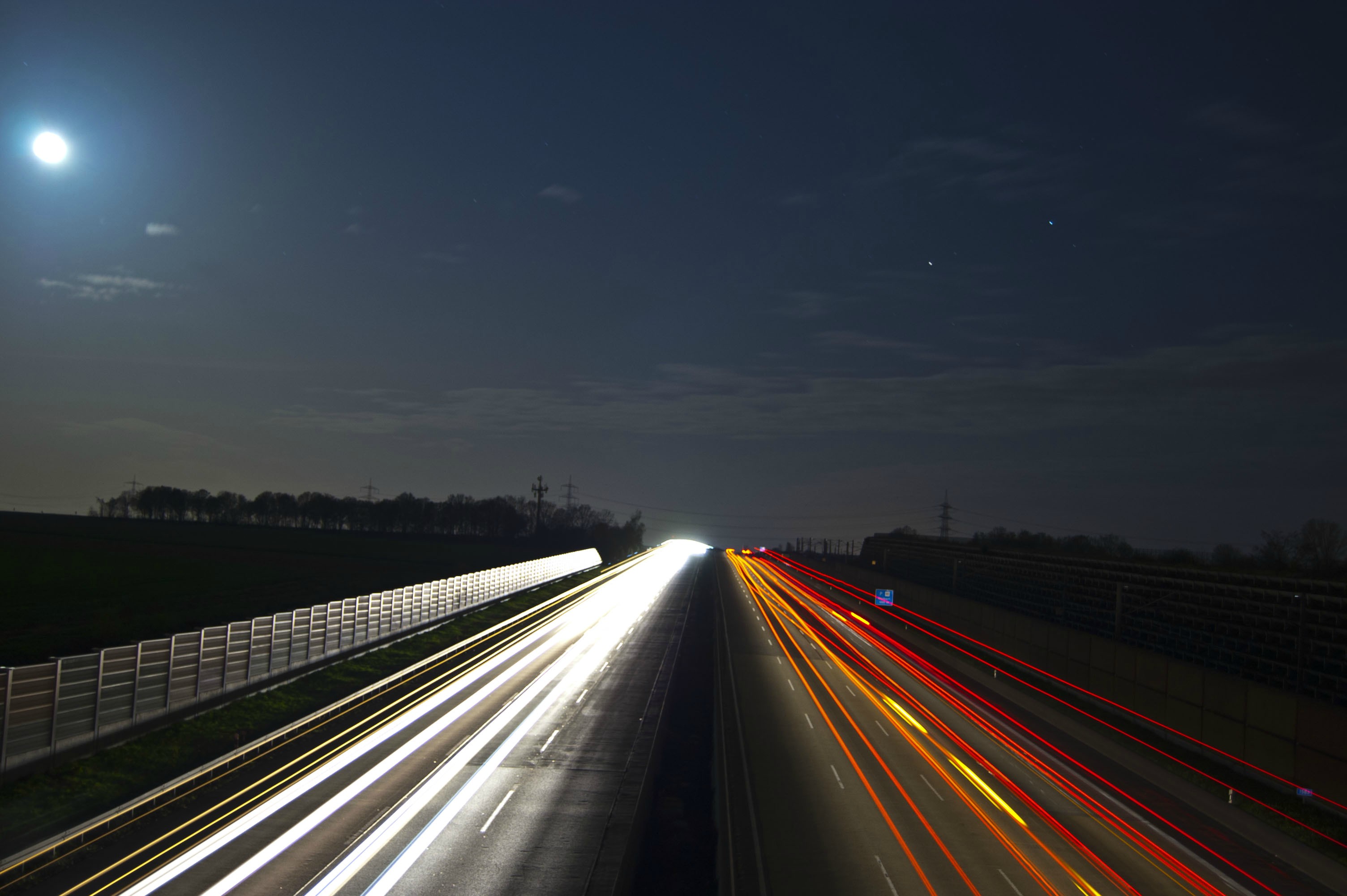 Autobahn at night (x-post from r/pics) : Autobahn
