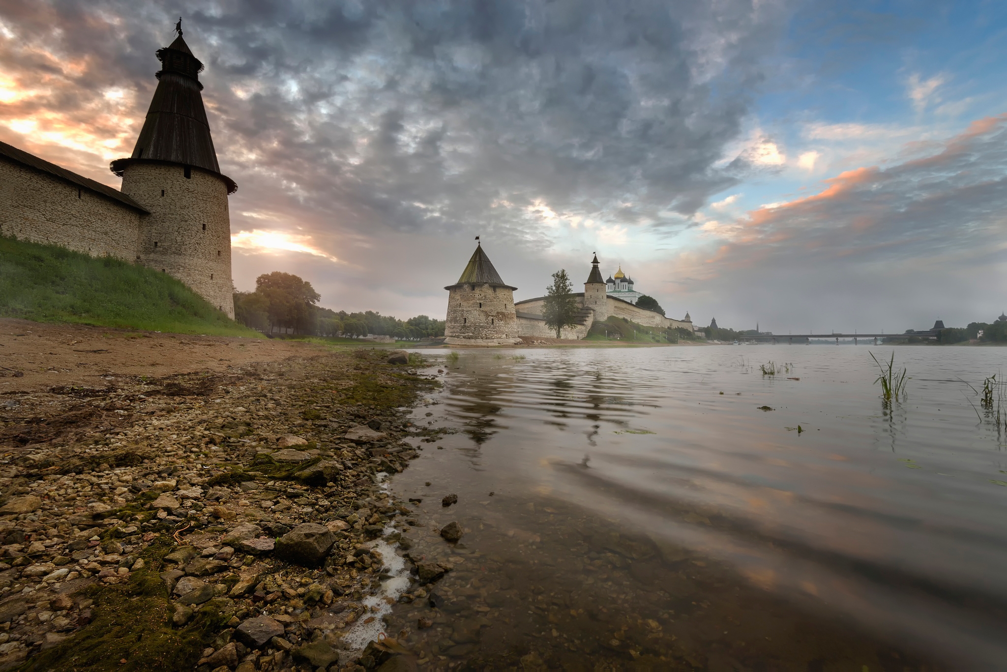 Wallpaper Russia, morning, Pskov, autumn, dawn, river, clouds » City ...