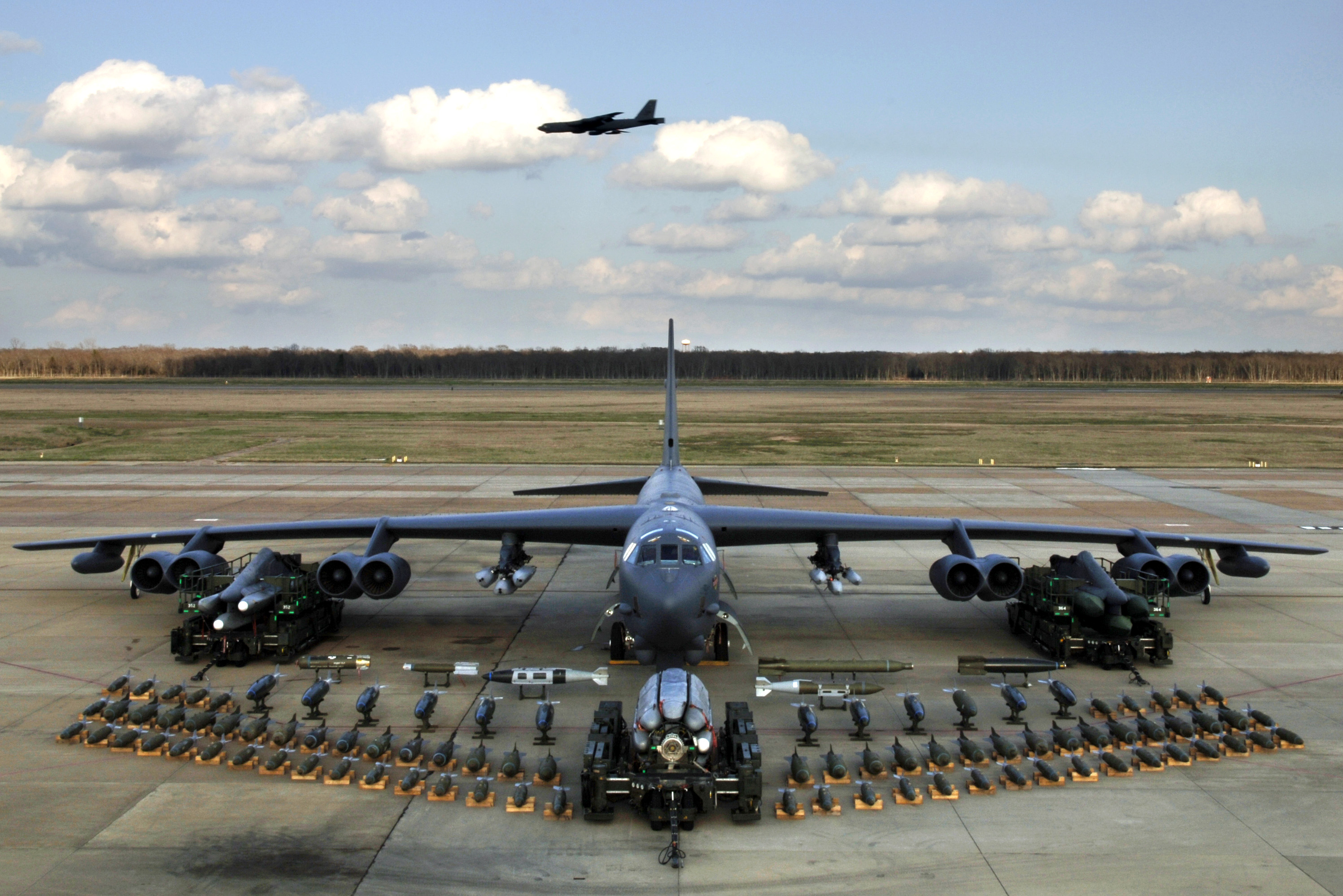 File:B-52H static display arms 06.jpg - Wikimedia Commons