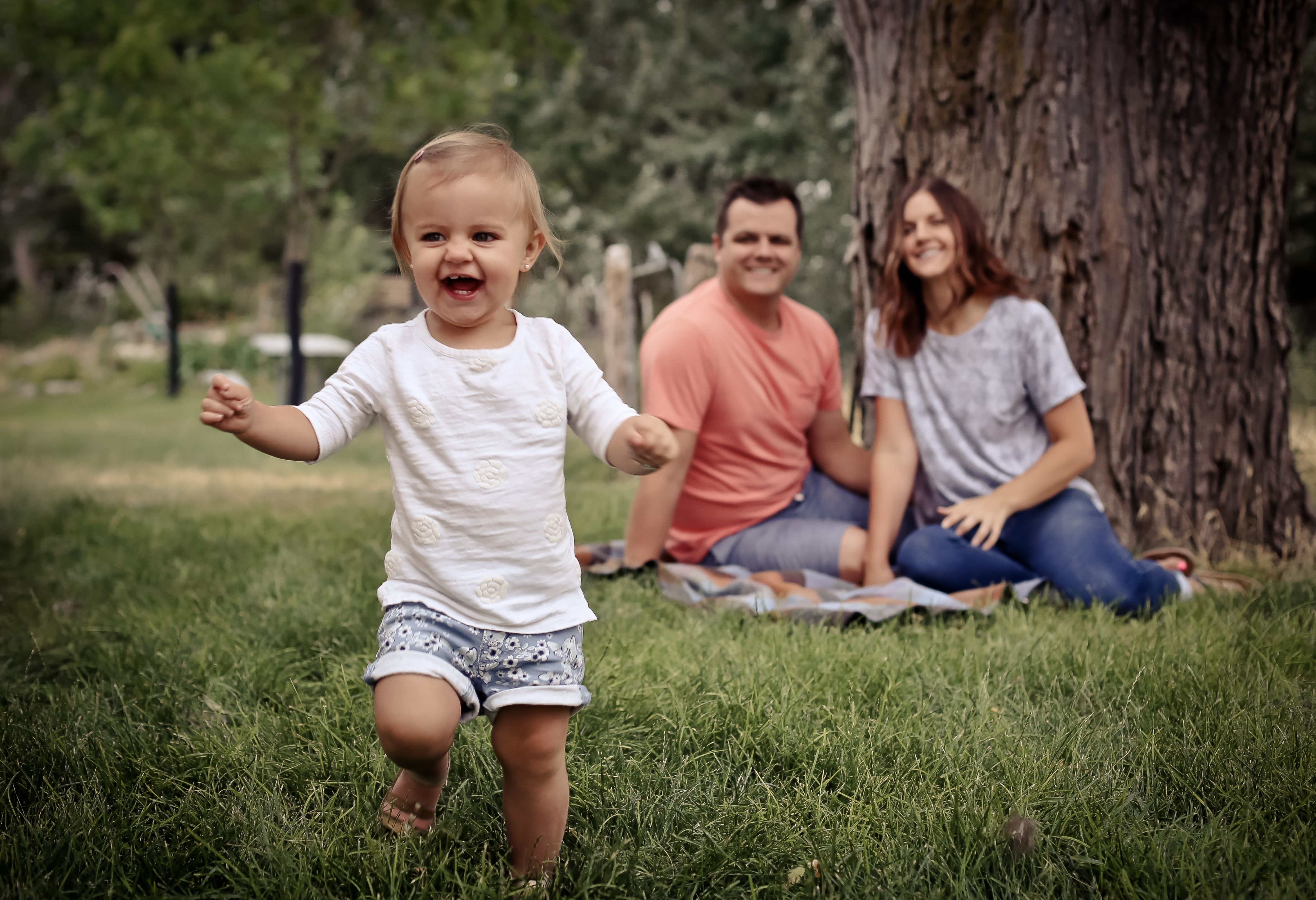 Family lifestyle shoot, baby running, 18 month old photo, family ...