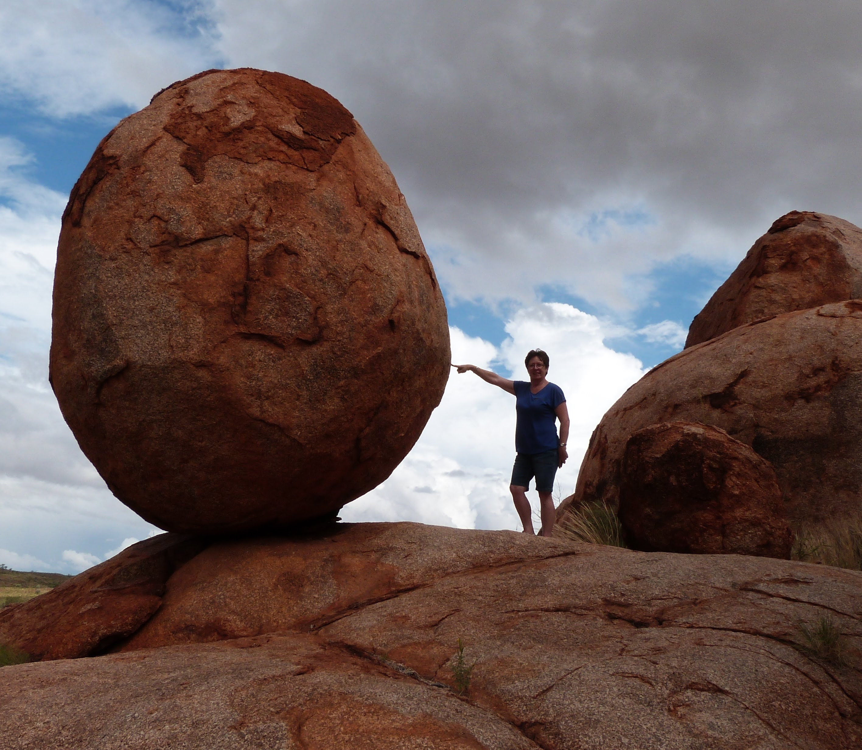 Devils Marbles Amazing Balancing Rock Formations Northern Territory ...
