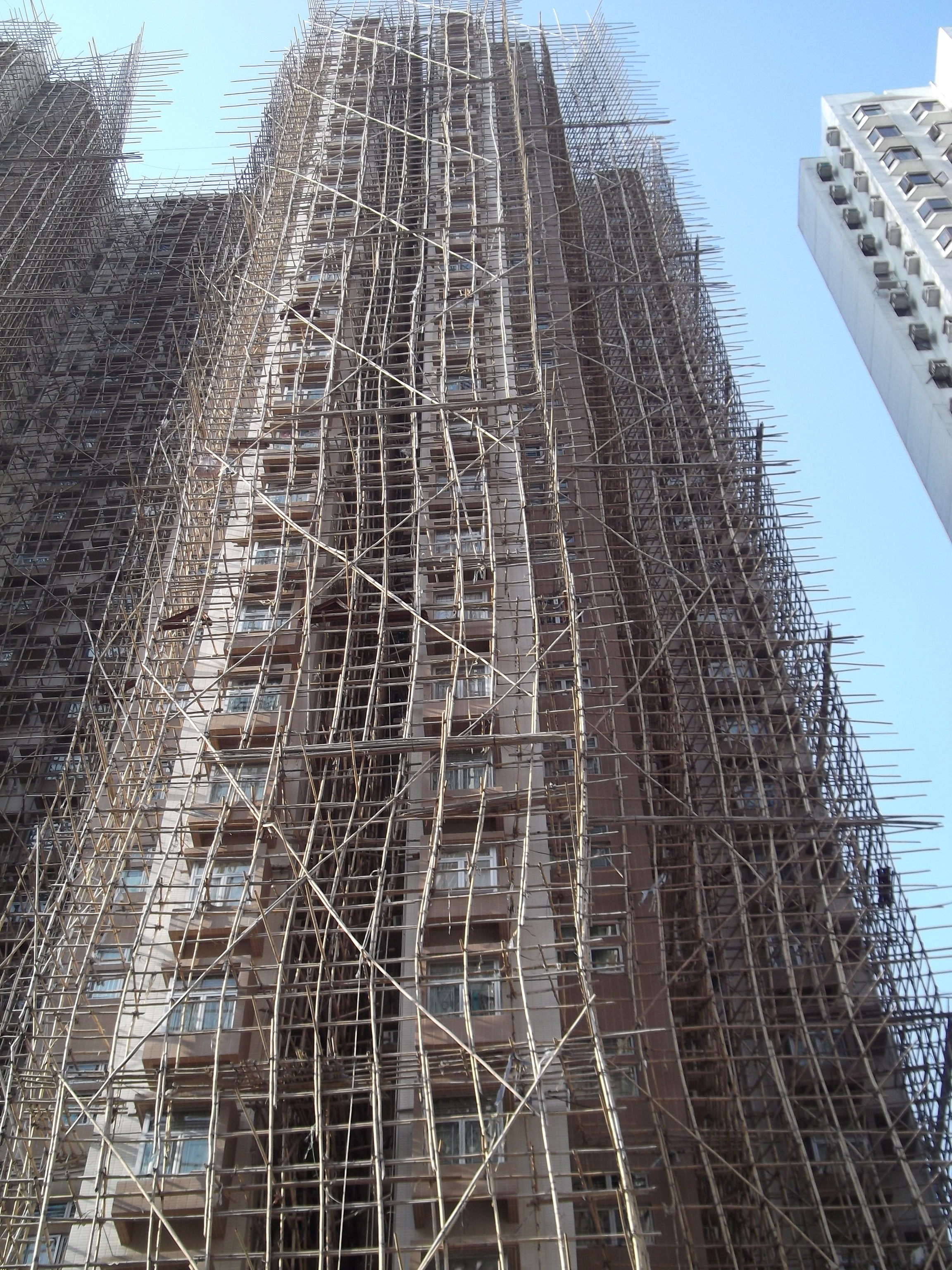 bamboo scaffolding – THE TRAVELLING TRINI