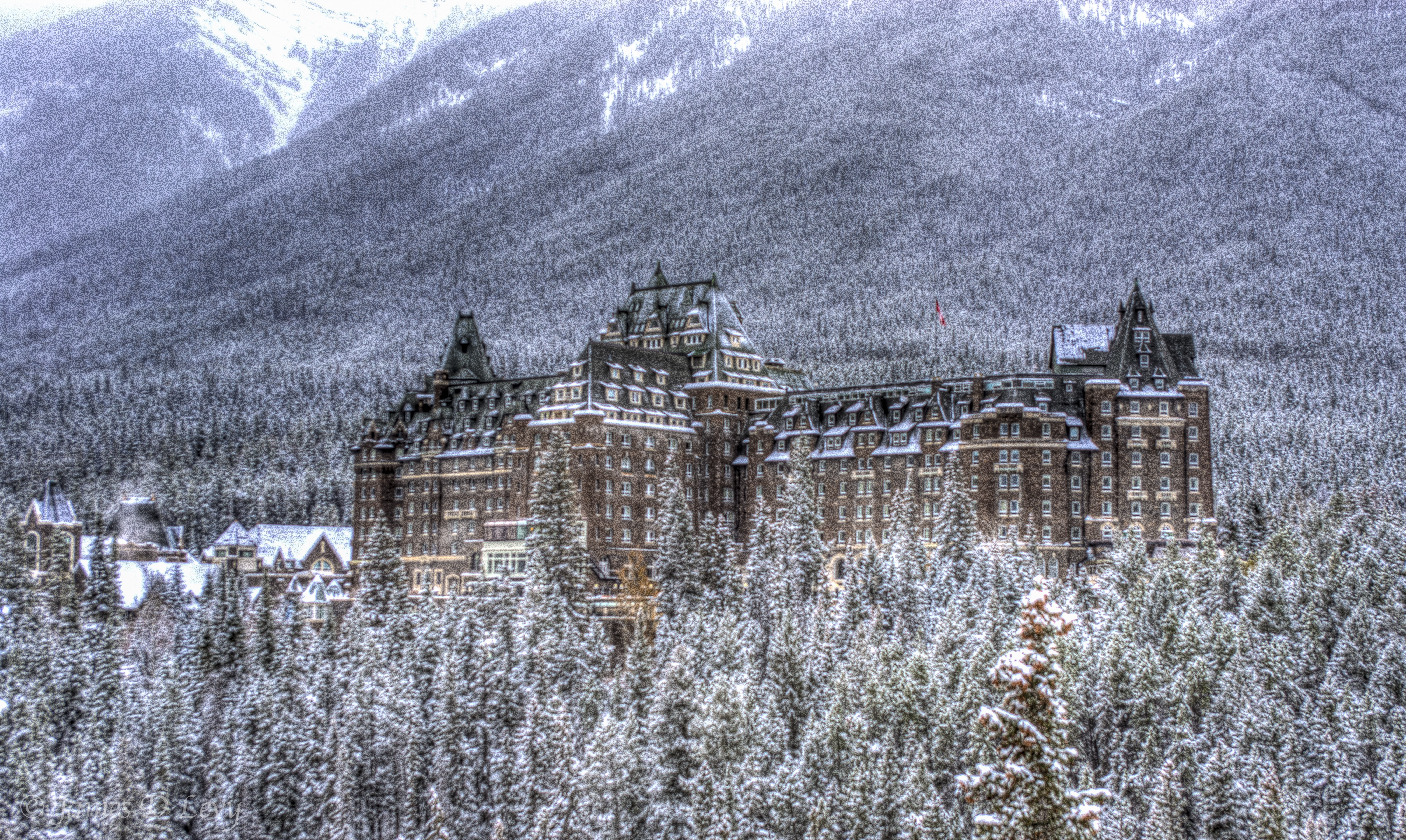 File:Banff Springs Hotel - Fall 2013-2.jpg - Wikimedia Commons