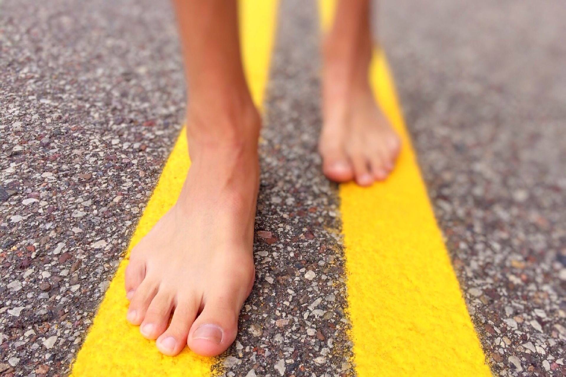 Walking Barefoot Helps You Avoid Foot Injuries; Also Improves ...