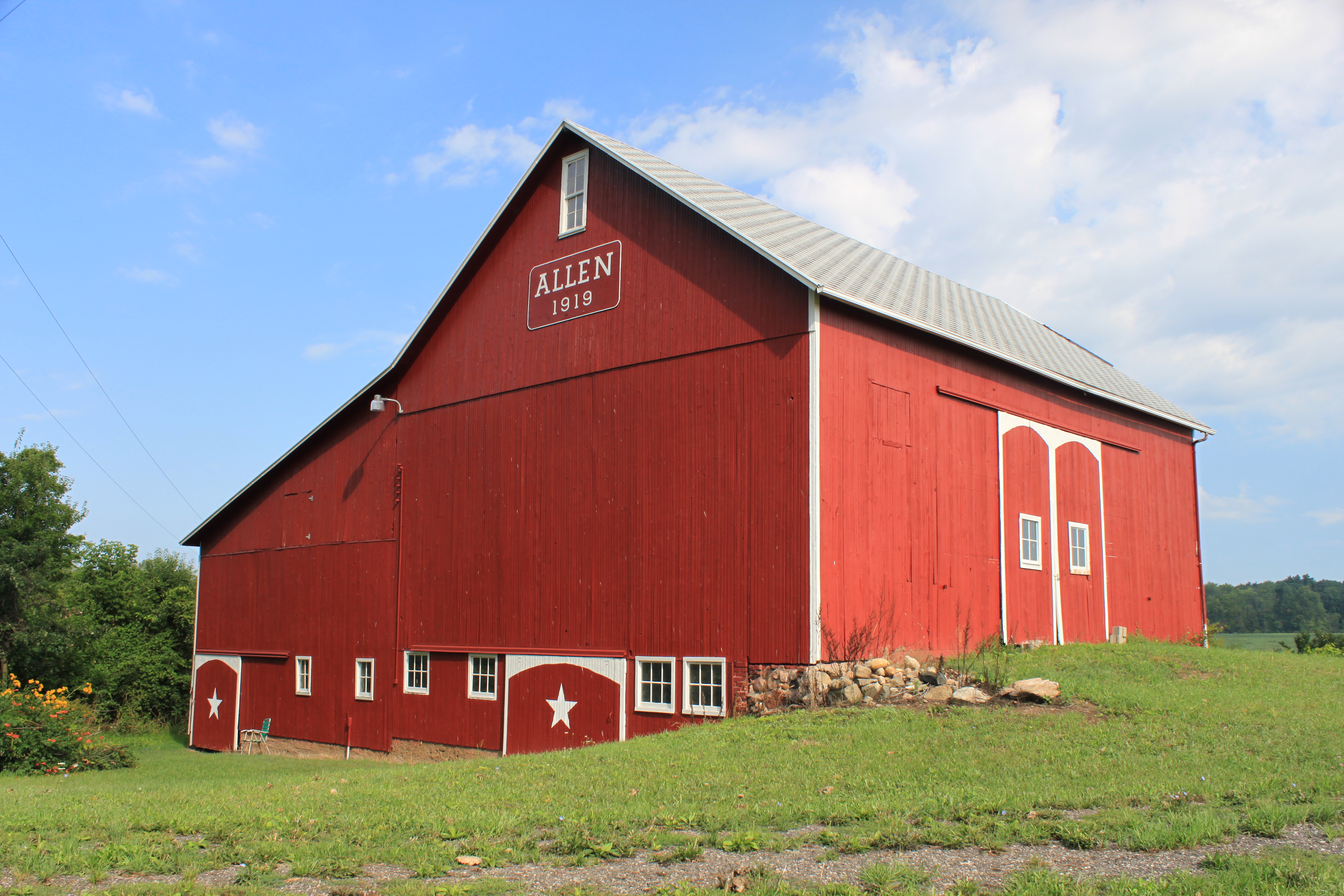 File:Centennial Barn Allen Farm Clinton Michigan.JPG - Wikimedia Commons