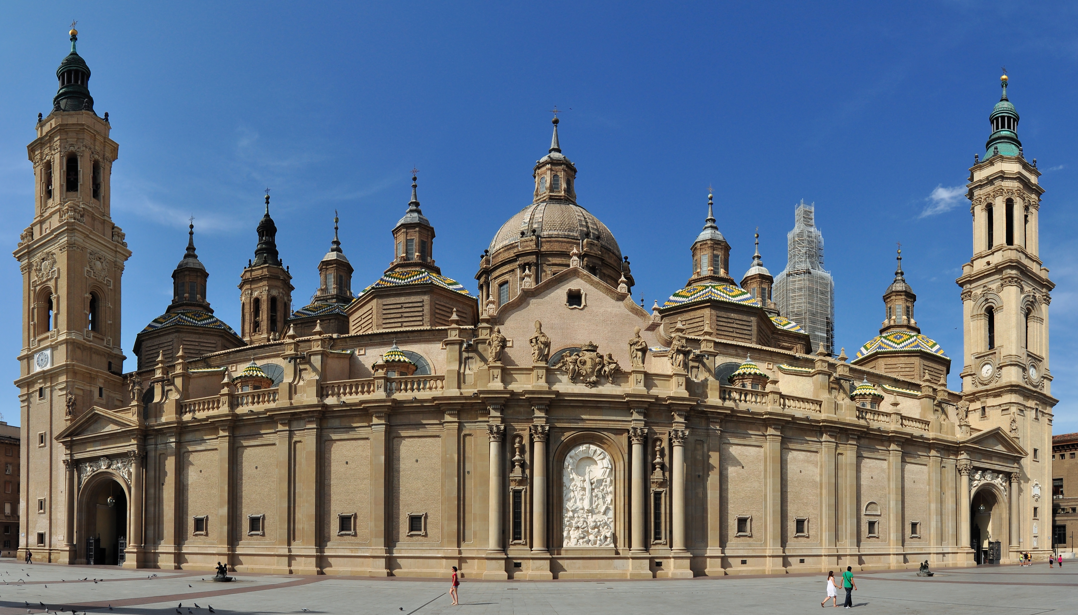File:Basilica del Pilar wideangle.jpg - Wikimedia Commons