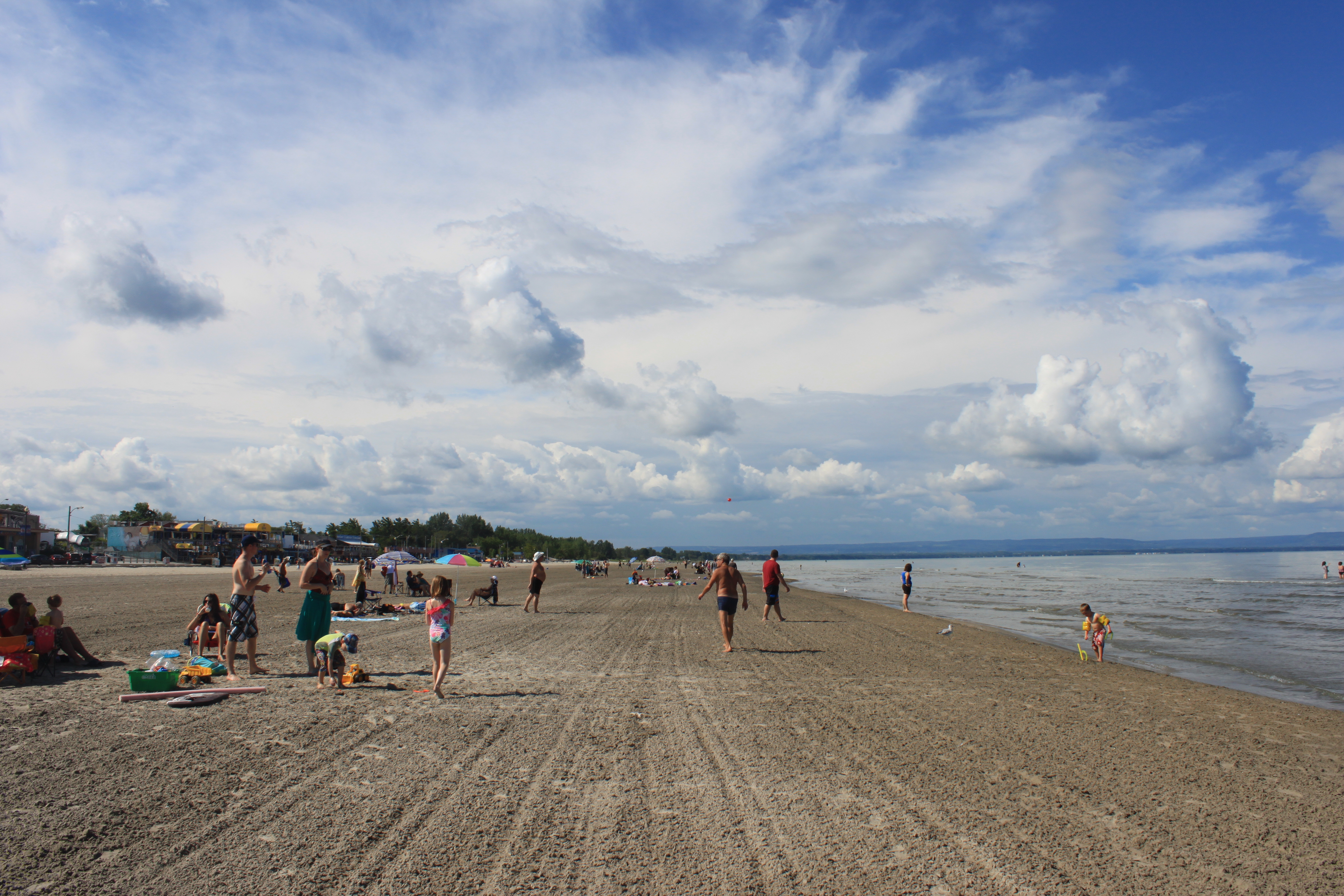 File:Wasaga Beach; Beach 1 (Main Beach).JPG - Wikimedia Commons