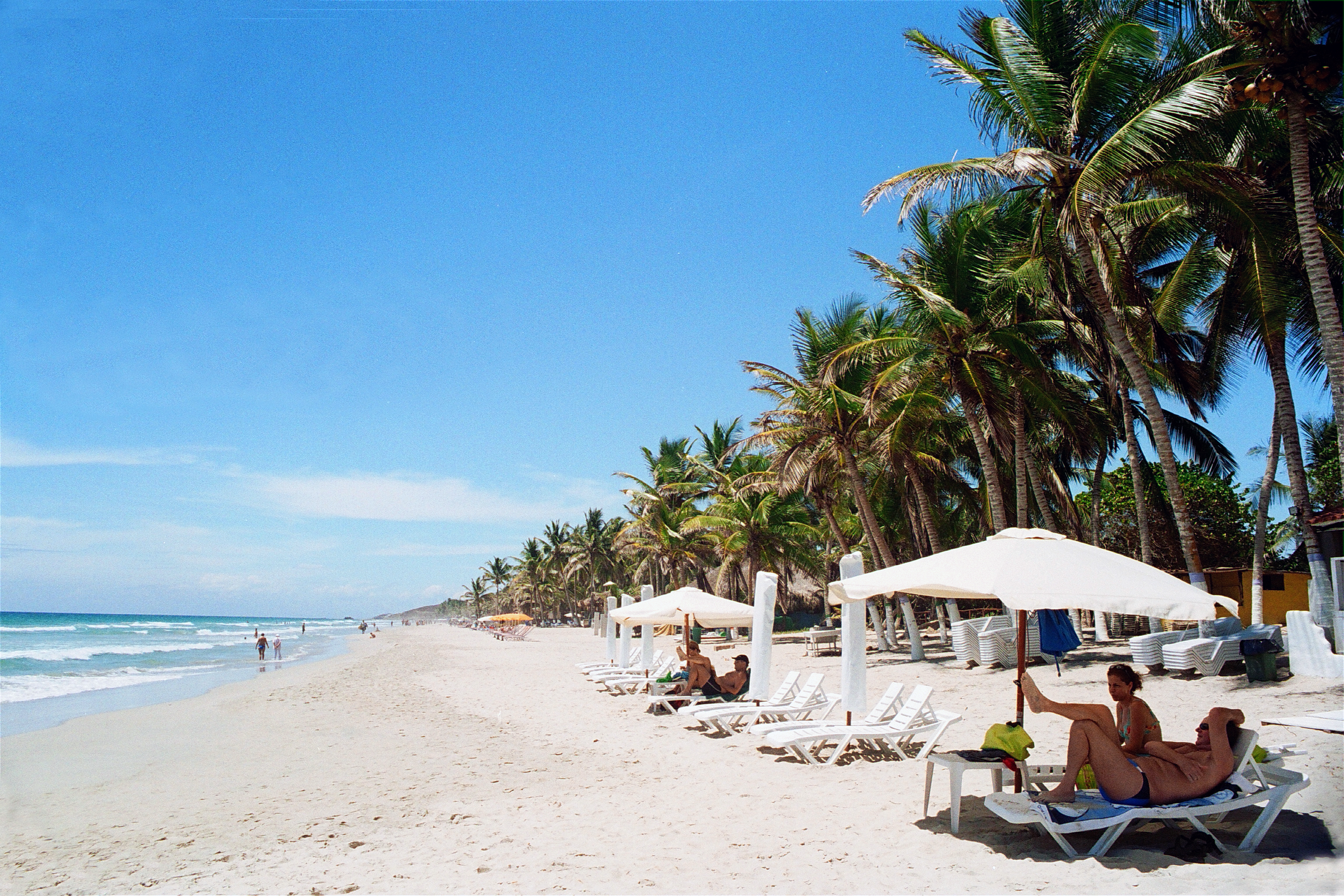 File:El Agua Beach (1).jpg - Wikimedia Commons