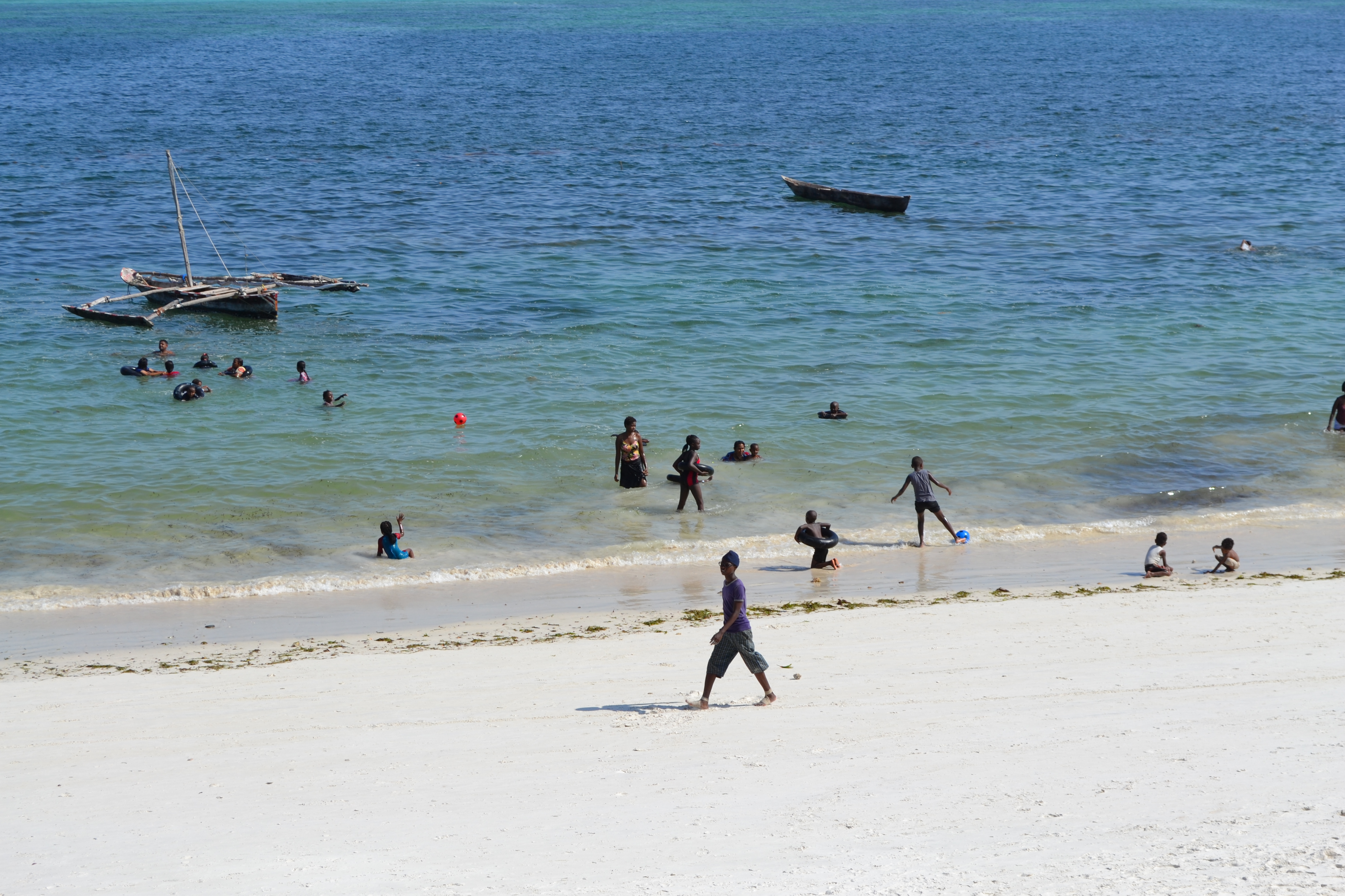 File:Nyali Beach from the Reef Hotel during high tide in Mombasa ...