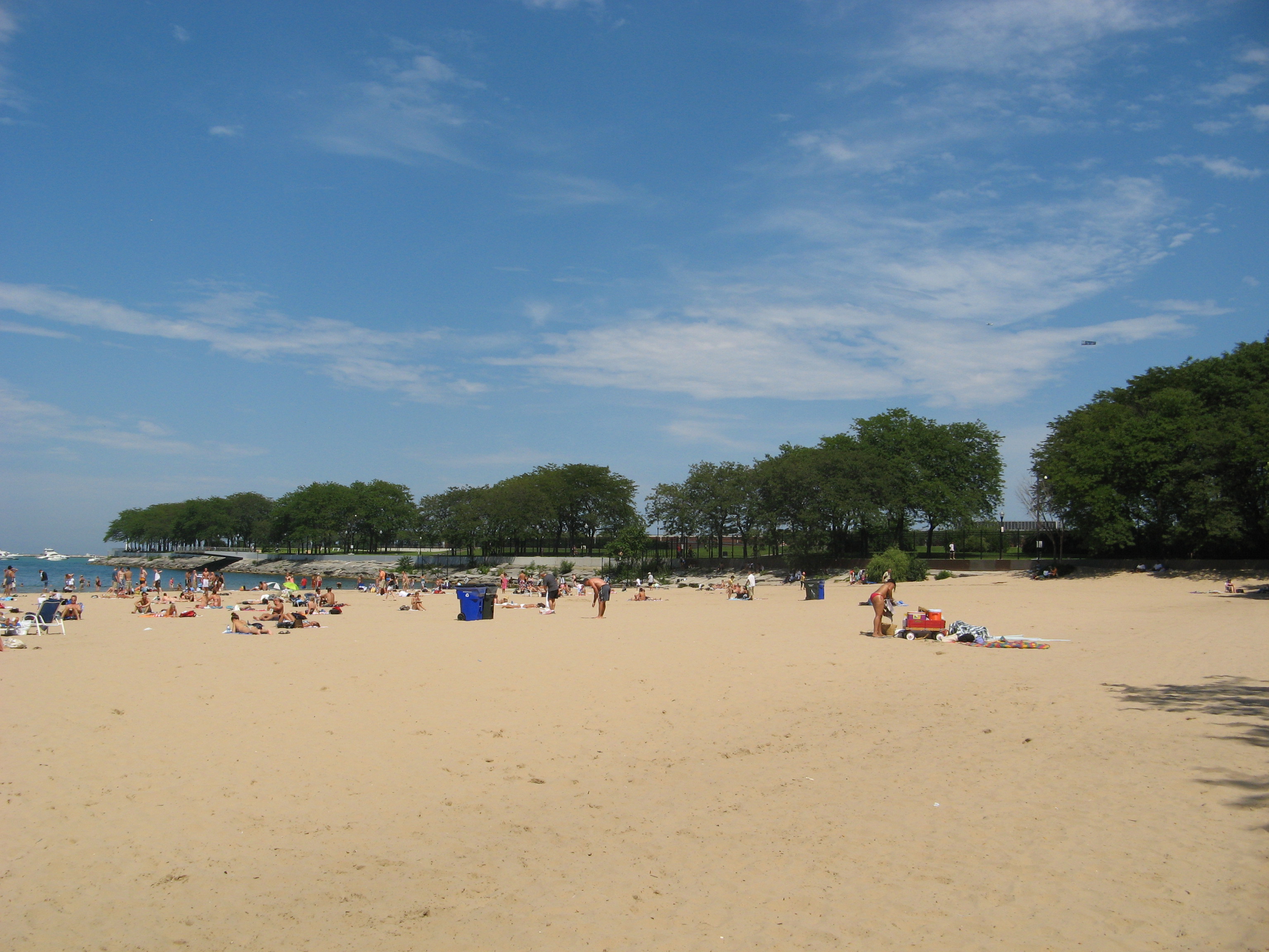 File:Chicago Beaches - Ohio Street Beach 4.jpg - Wikimedia Commons