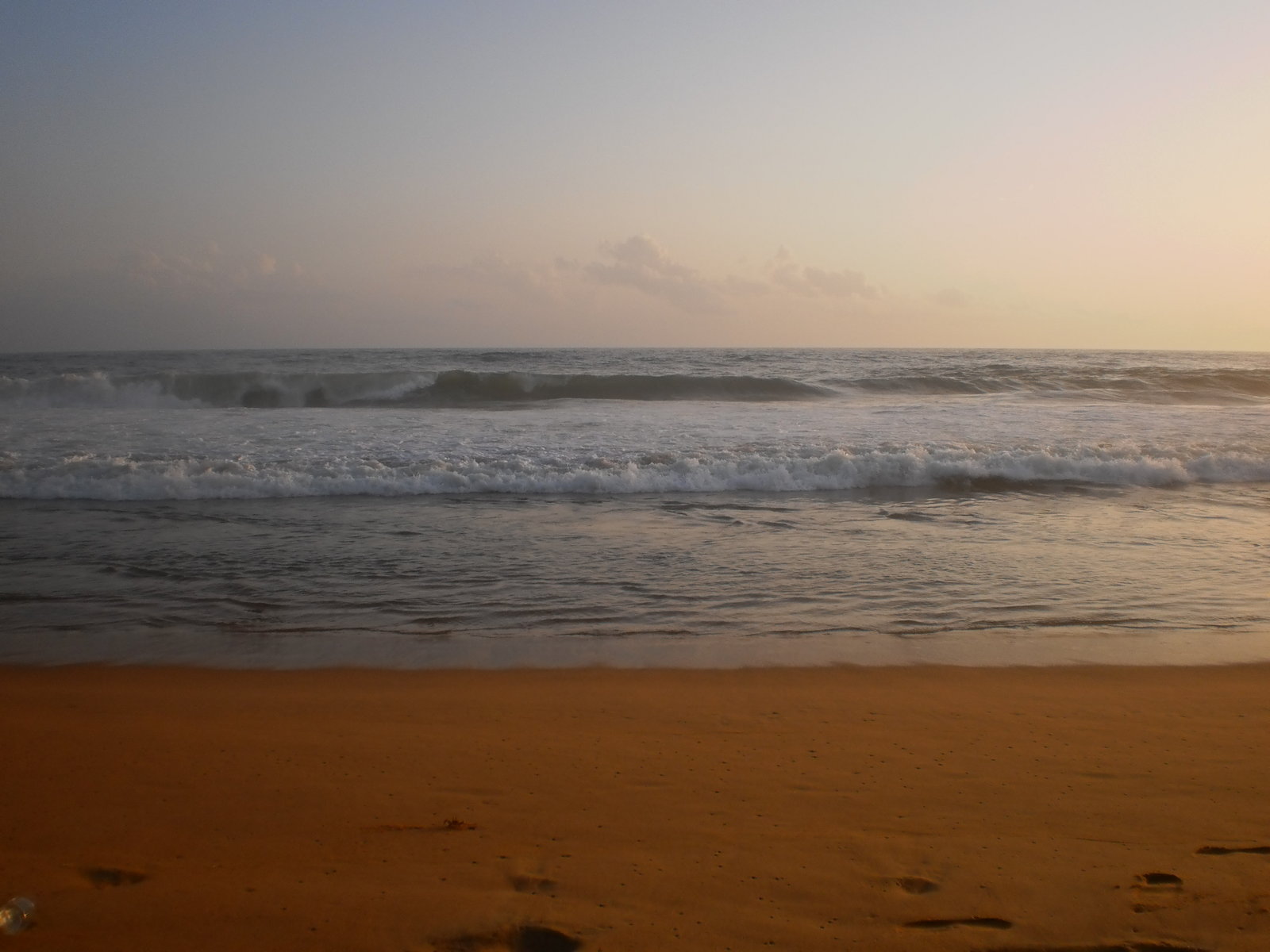 File:Sankhumukham Beach - Seashore-21.JPG - Wikimedia Commons