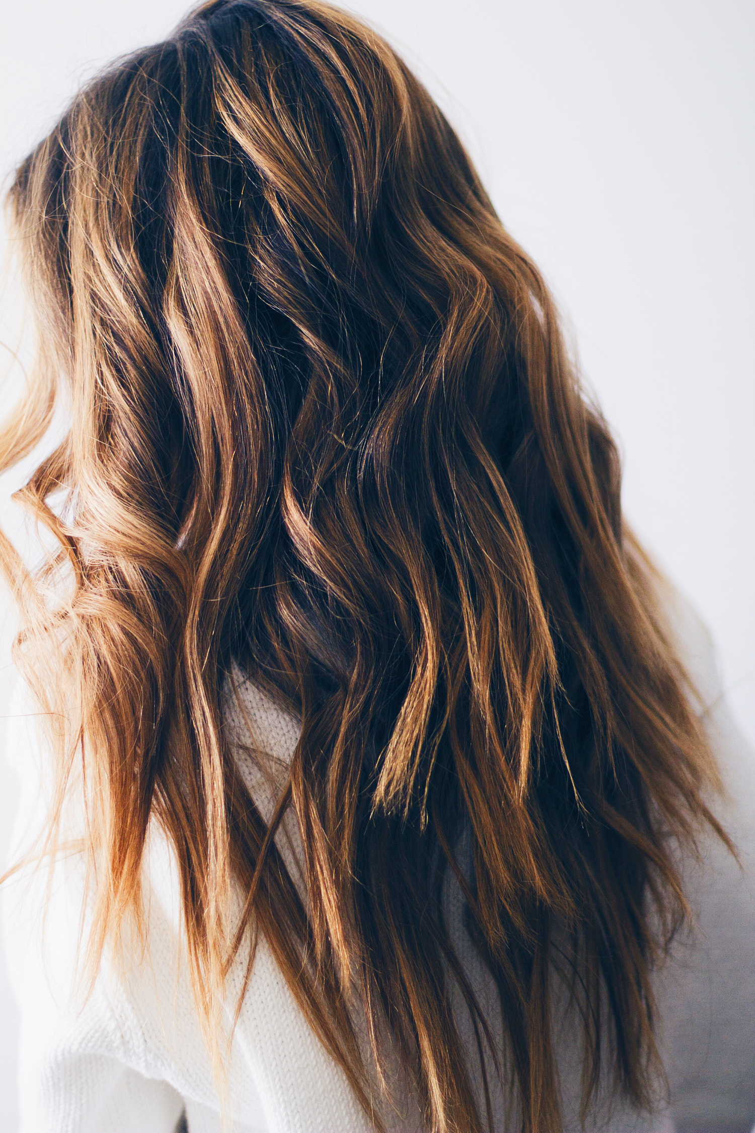 BEACHY WAVES HAIR TUTORIAL - Lindsay Marcella