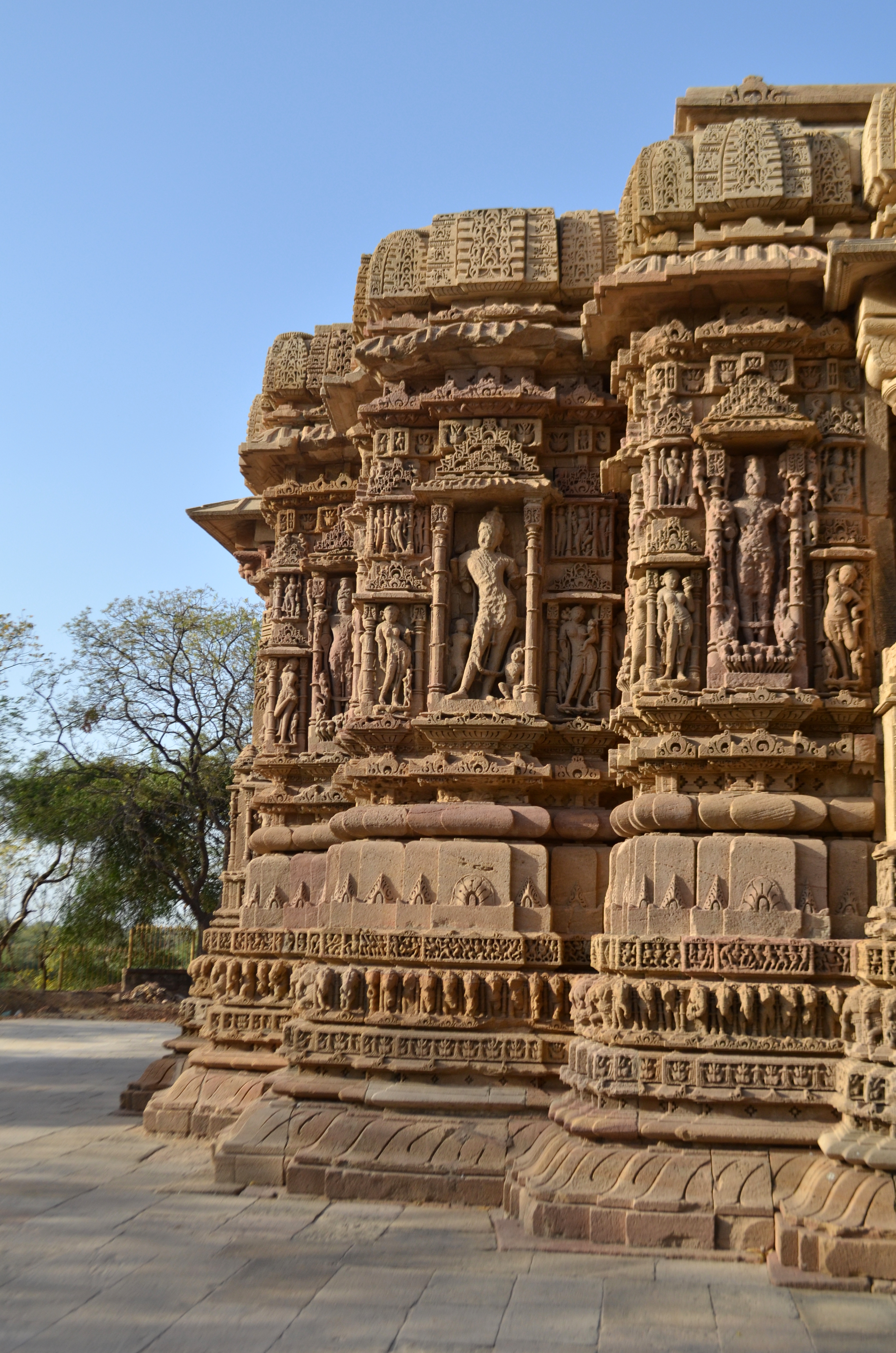 File:Beautiful architecture Of Modhera Sun Temple.JPG - Wikimedia ...
