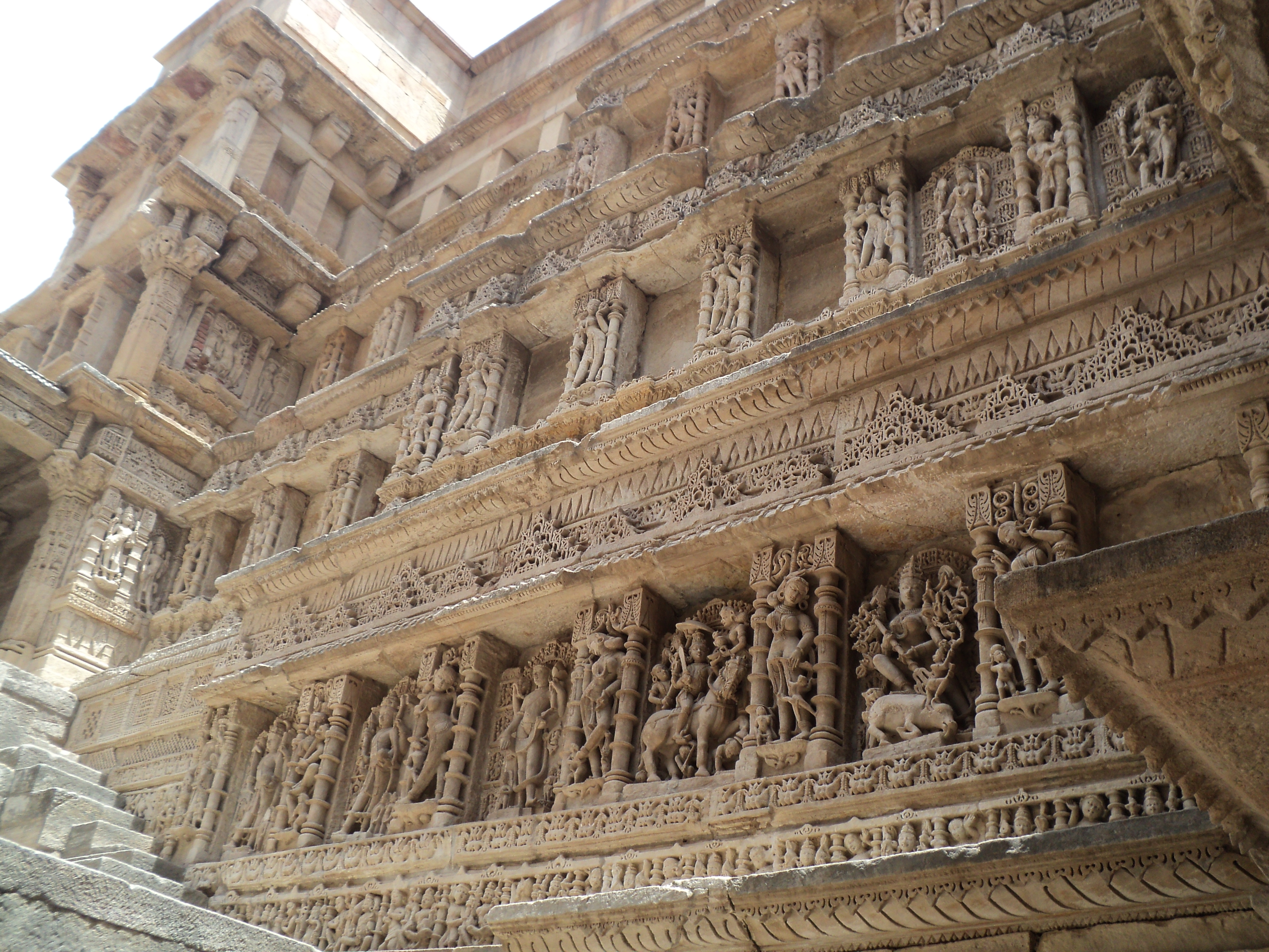 File:Beautiful Stone Carving , Side walls of Step well.JPG ...