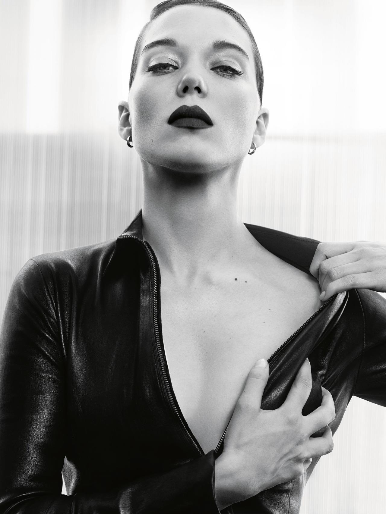 10 photos Lea Seydoux beauty in black