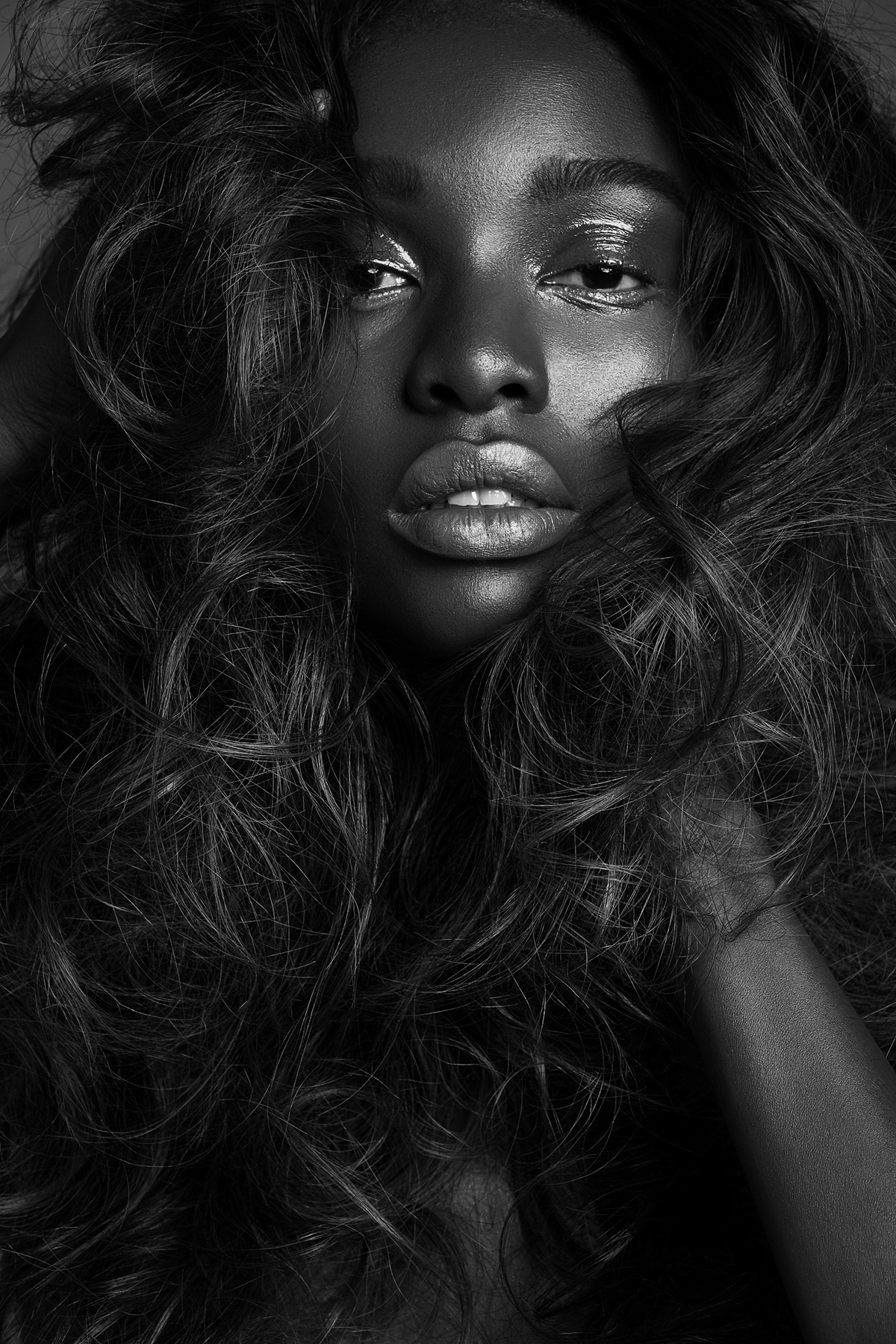 Beauty Shots in Black & White - Bisous Natasha