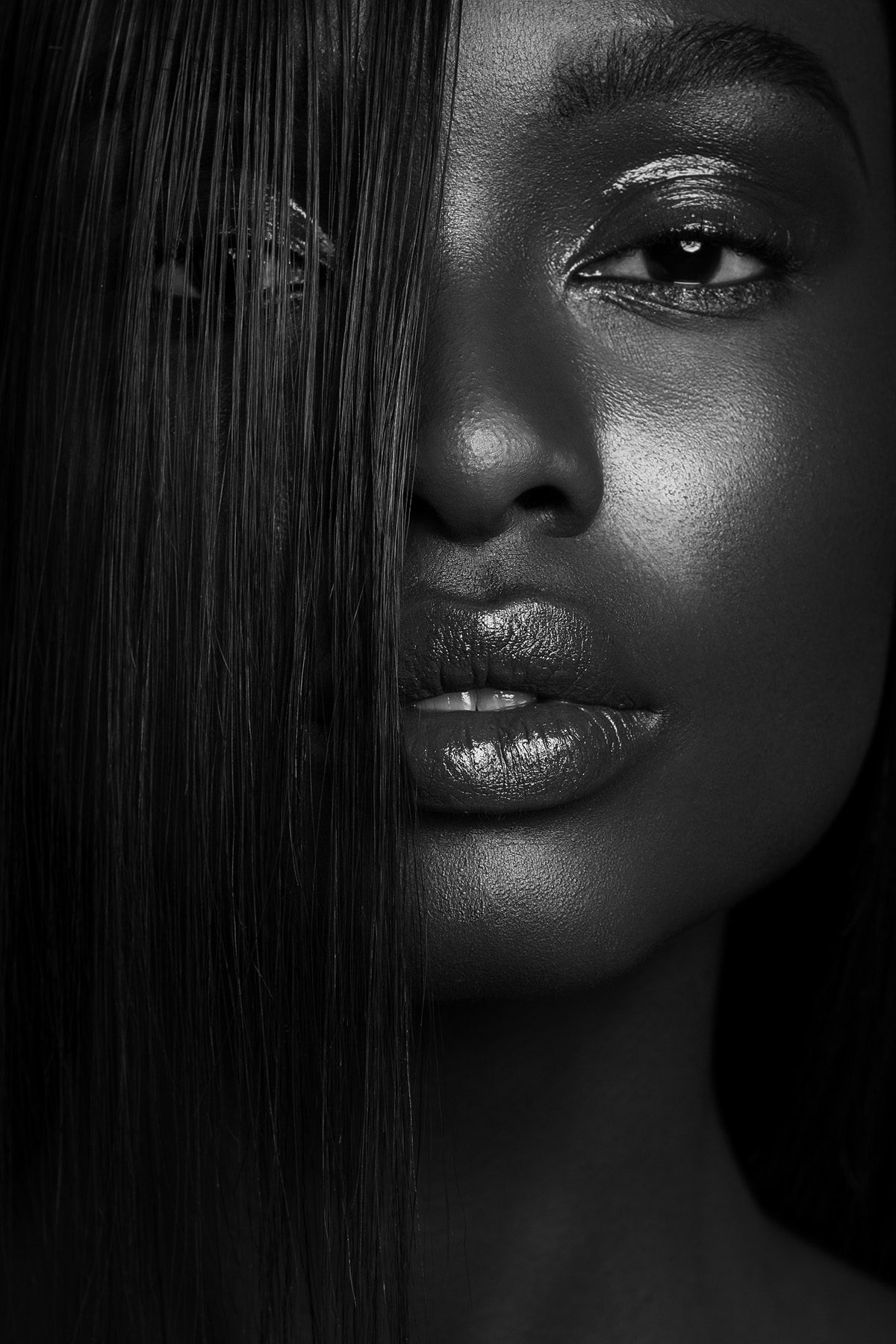 Beauty Shots in Black & White - Bisous Natasha