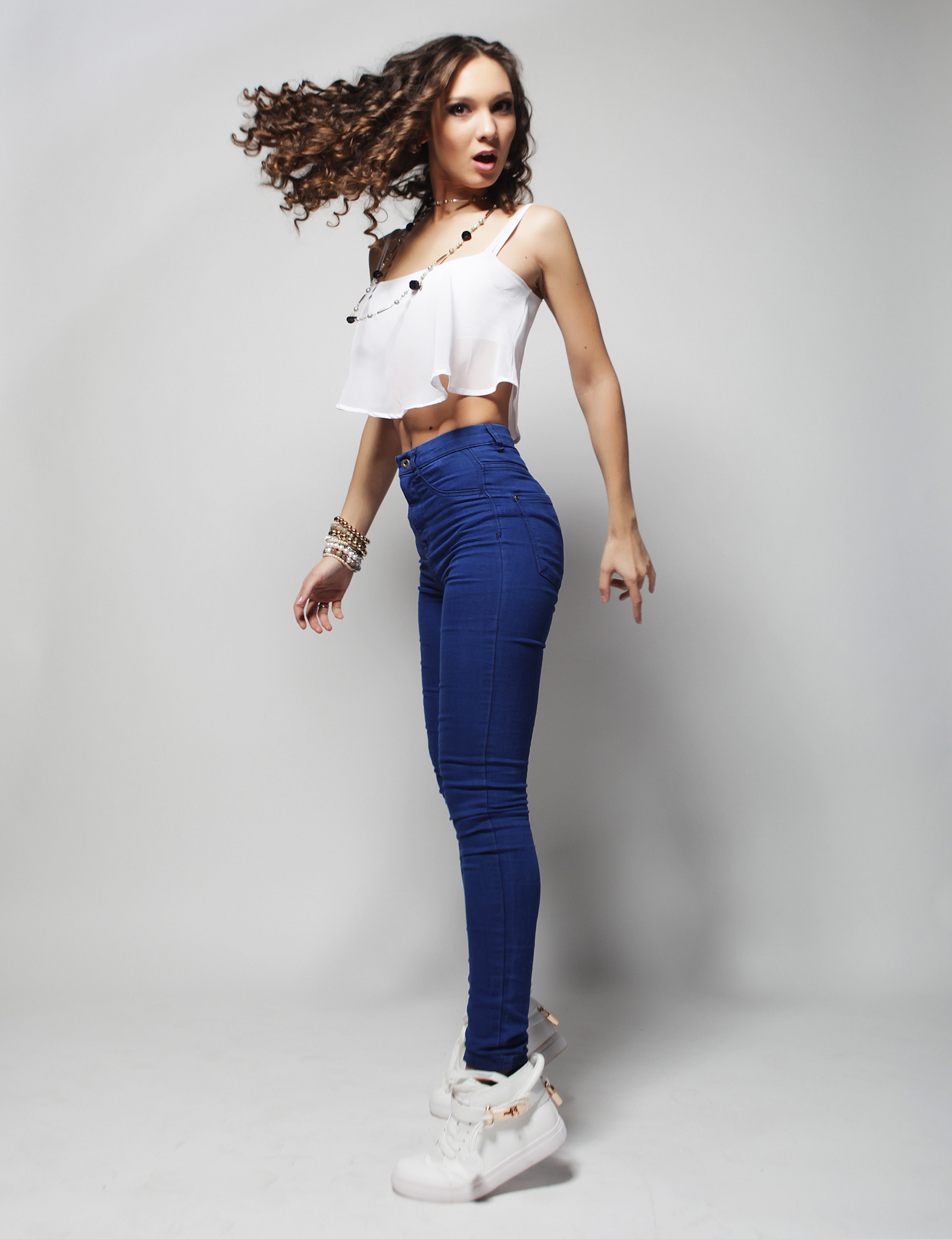 Jeans swinging curly hair beauty 51811 - Star models - Figure