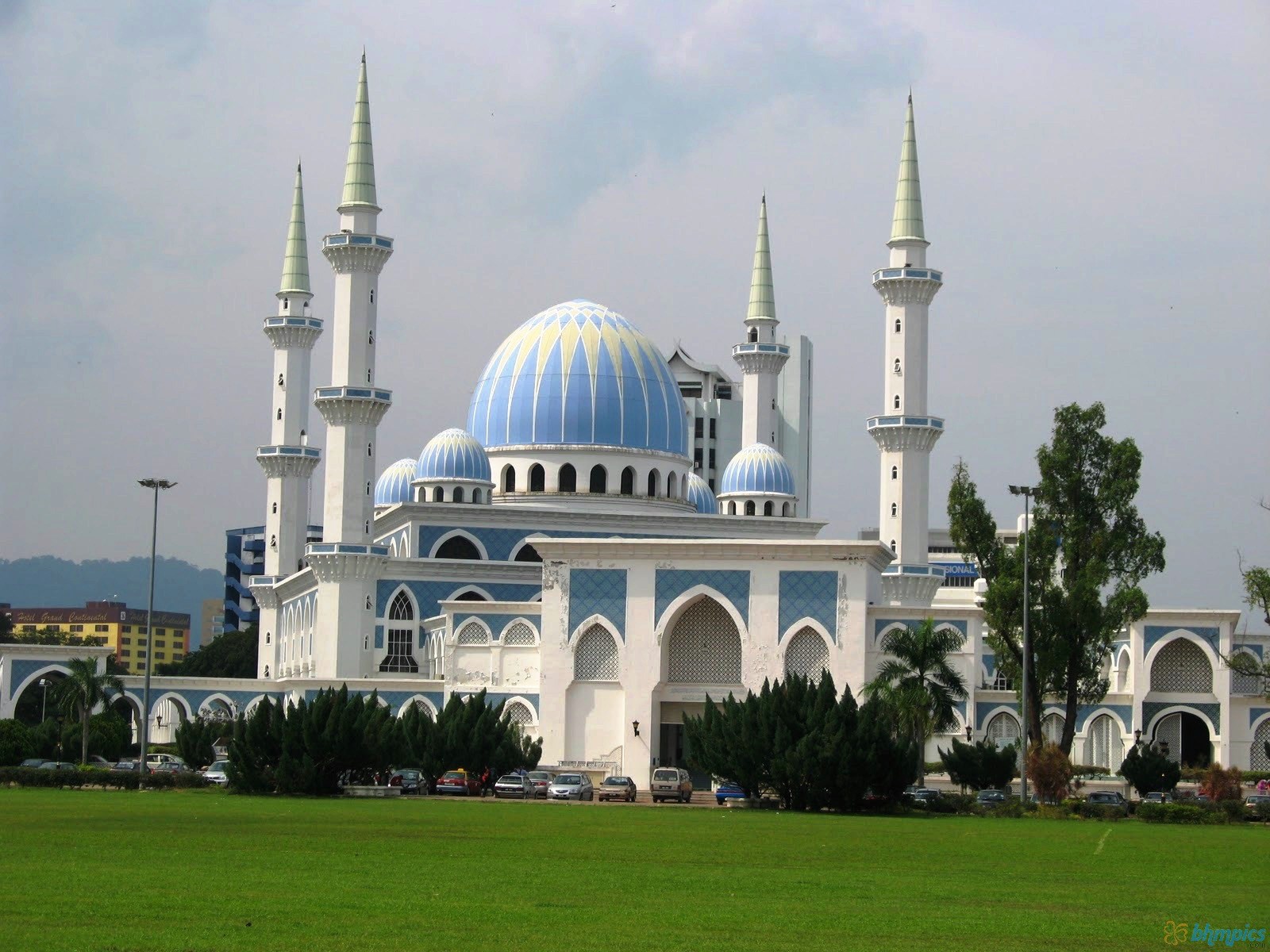 Nigeria's Biggest Mosque, Africa's First 7-Star Hotel Planned For ...