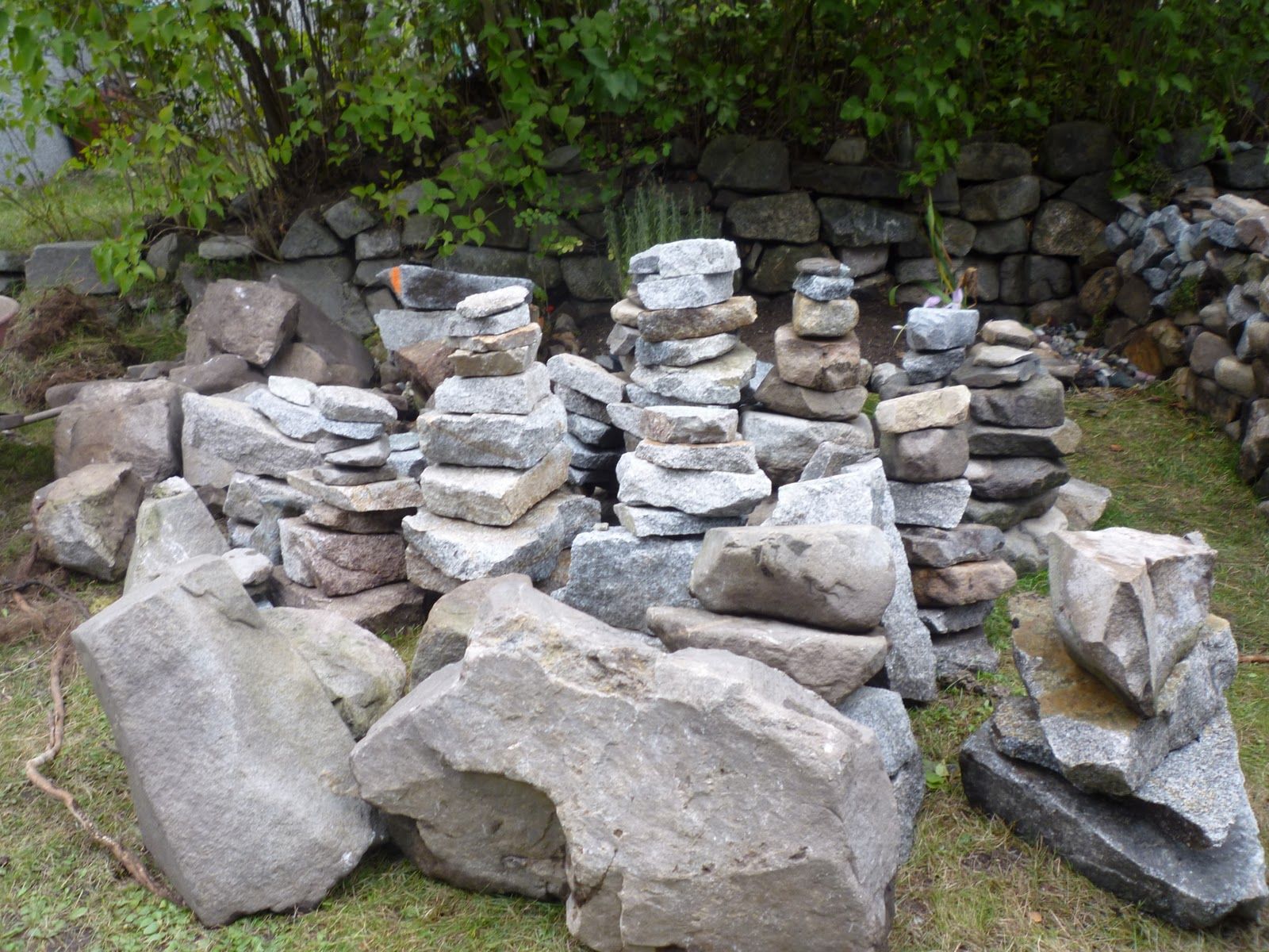 Rock Raised Garden Beds | ... rock wall or raised rock garden bed ...