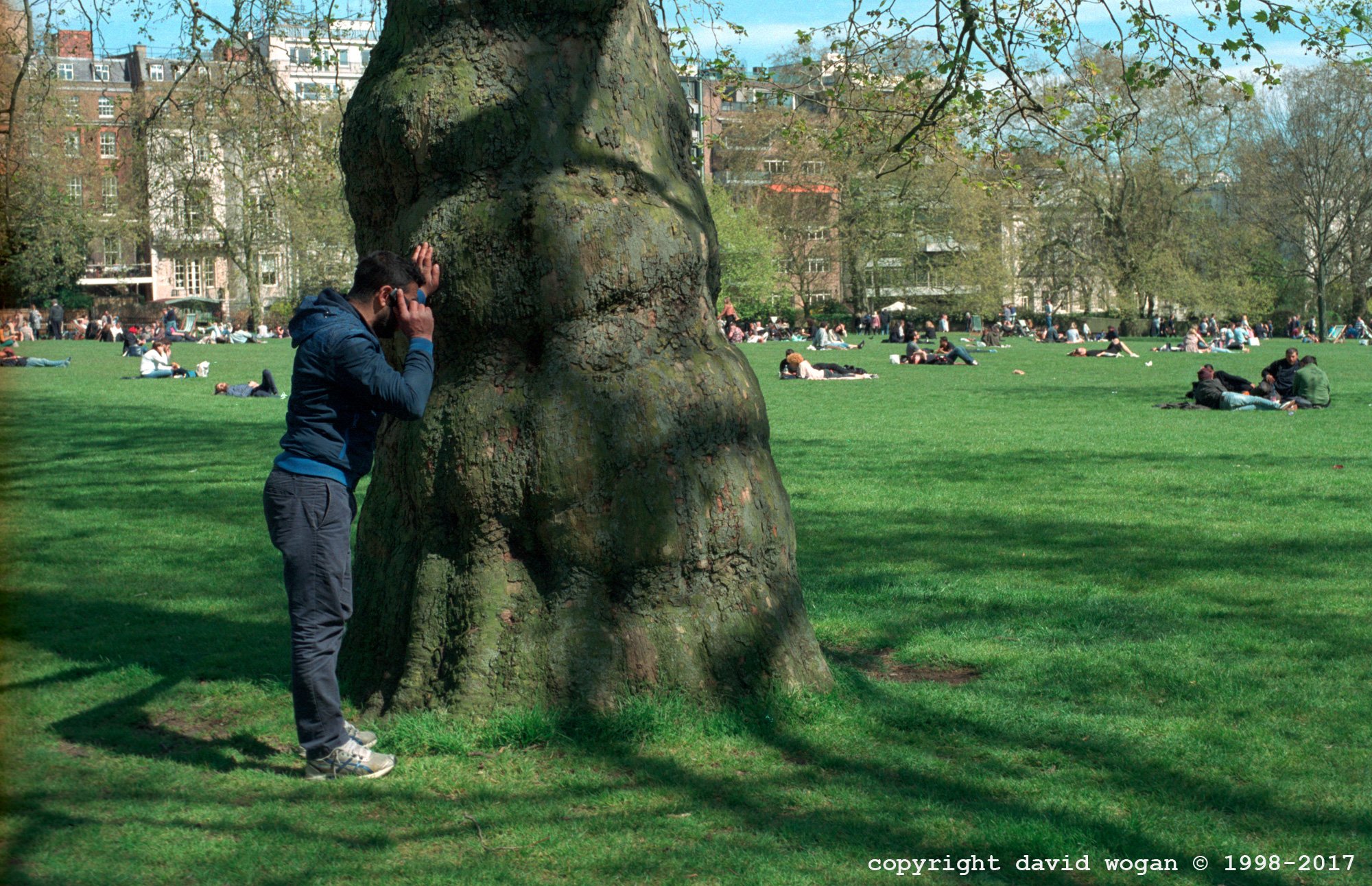 Man behind tree – OnePhotoMagazine